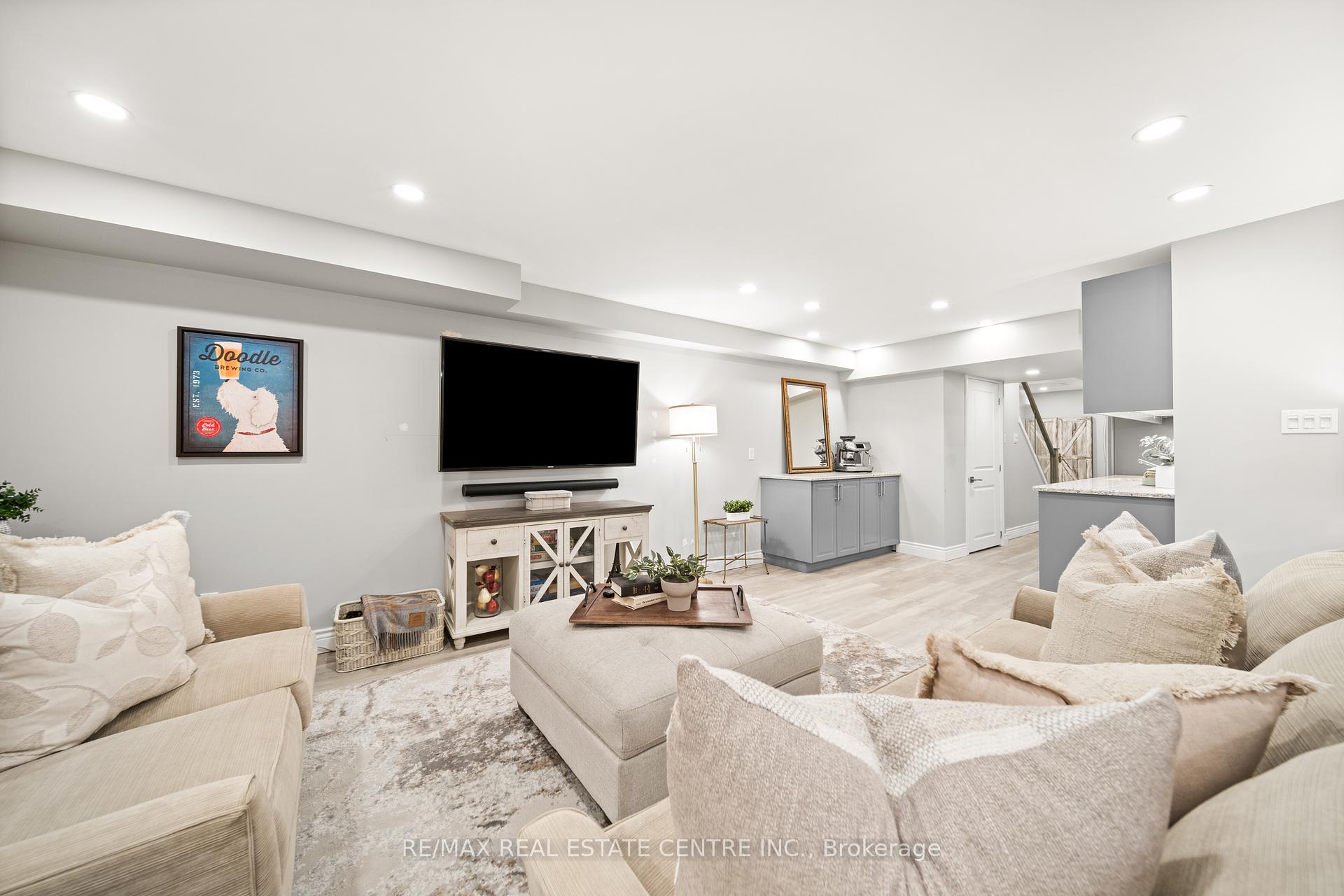 3 Bedrooms Condo at 441 Stonehenge, Hamilton For sale