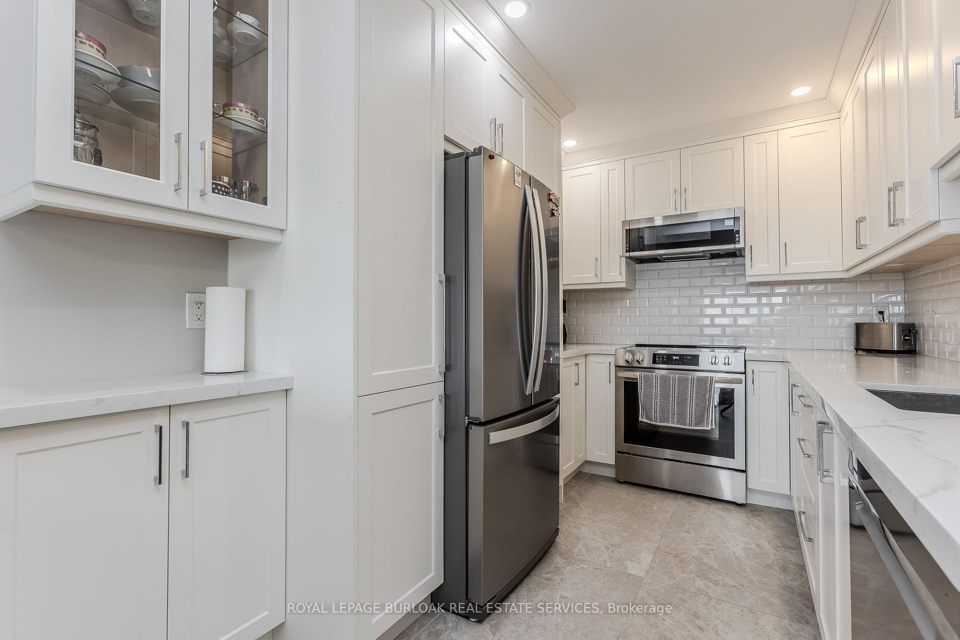 2 Bedrooms Condo at 2085 Amherst Heights, Burlington For sale