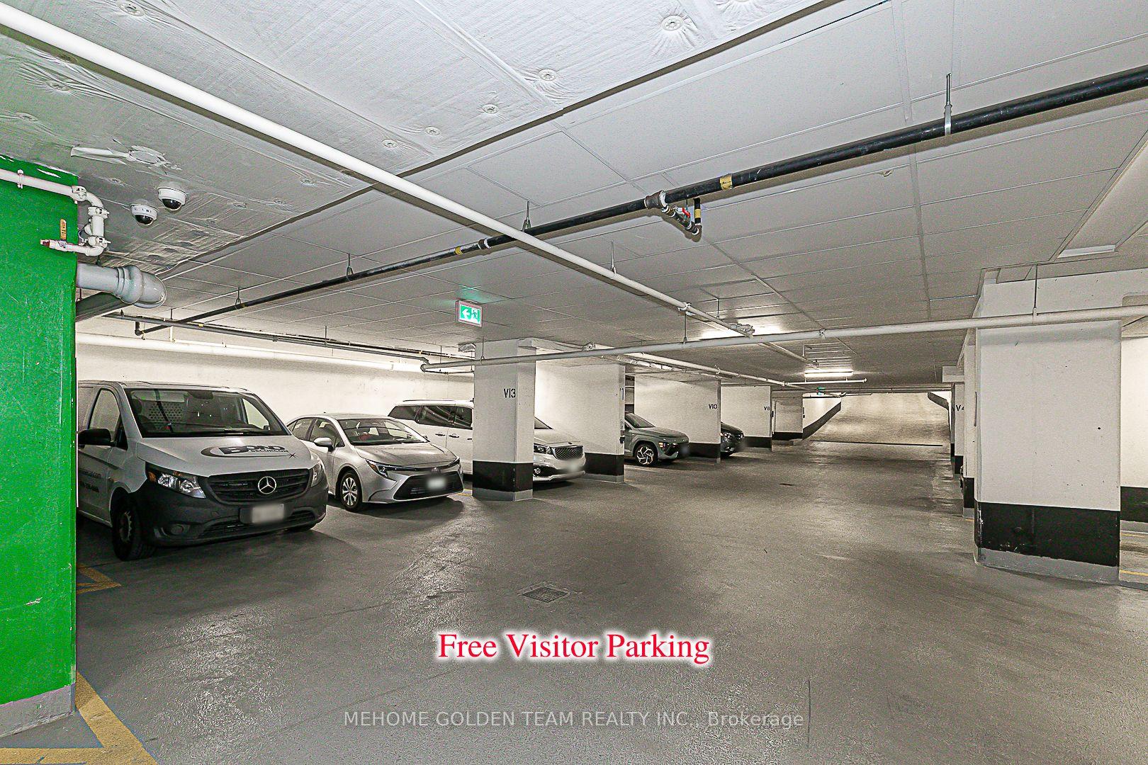 3 Bedrooms Condo at 15 Holmes, Toronto For sale