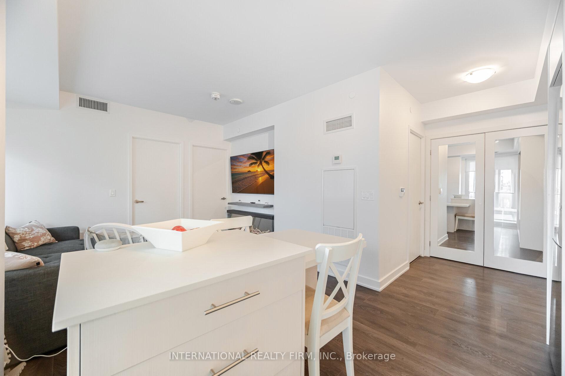 2 Bedrooms Condo at 99 Broadway, Toronto For sale