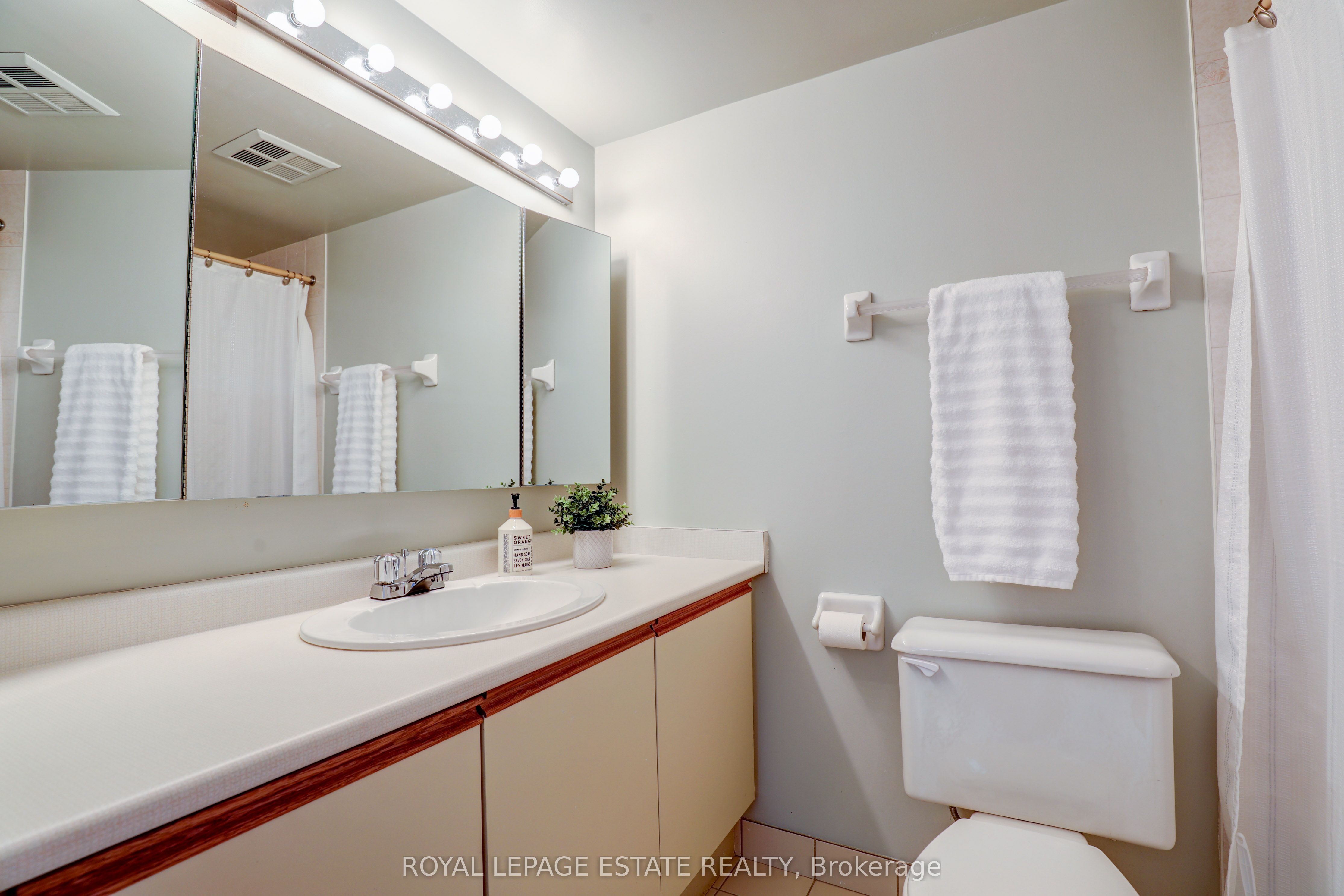1093 Kingston Road, #808