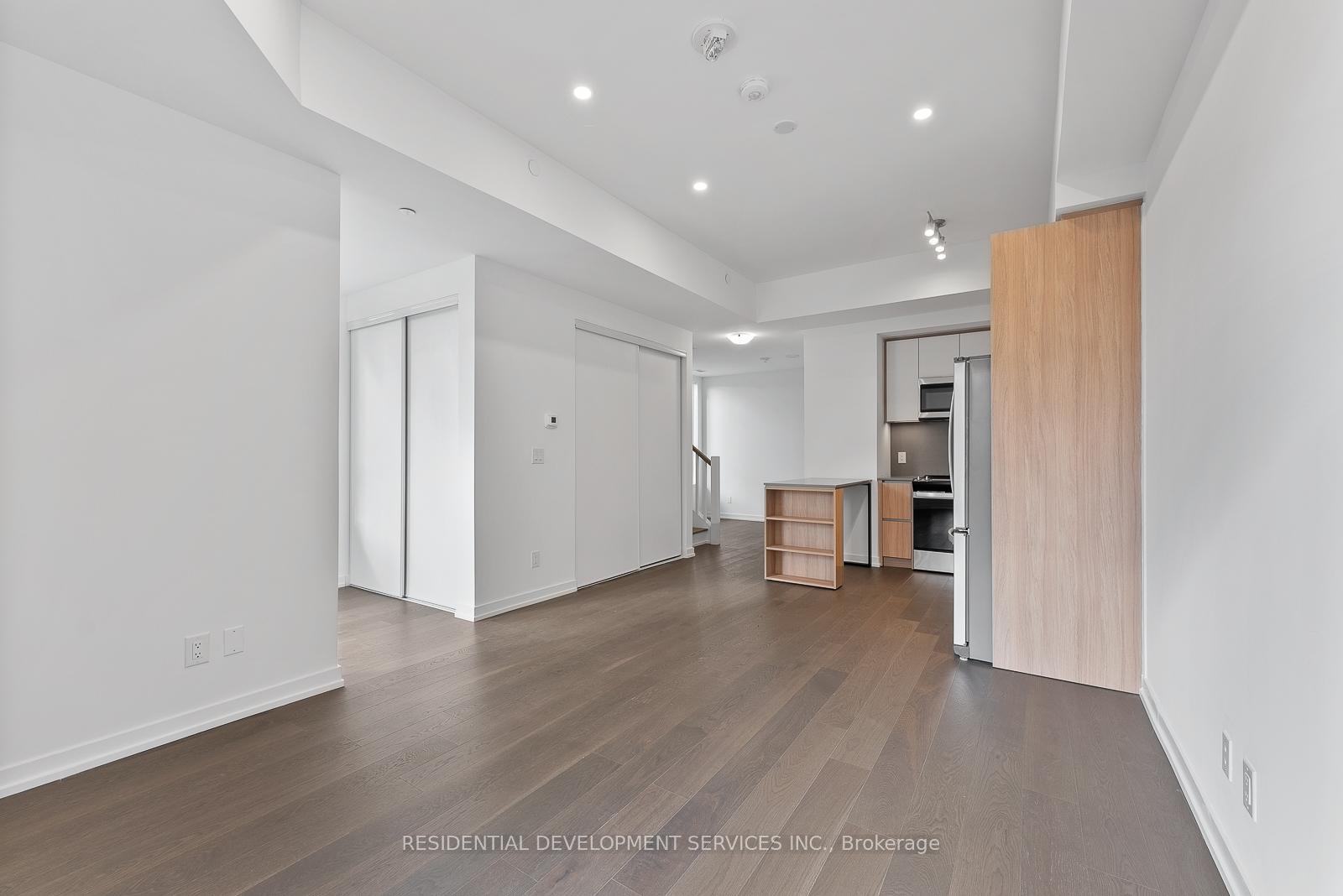 4 Bedrooms Condo at 15 Maryport,  Toronto For sale