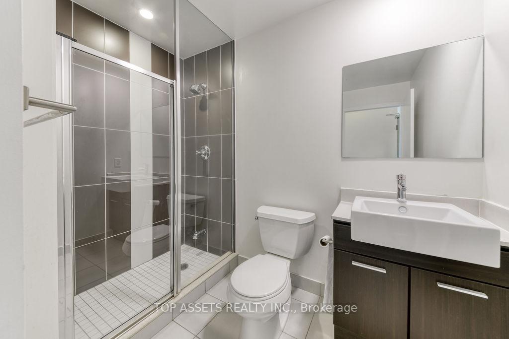 3 Bedrooms Condo at 770 Bay, Toronto For sale