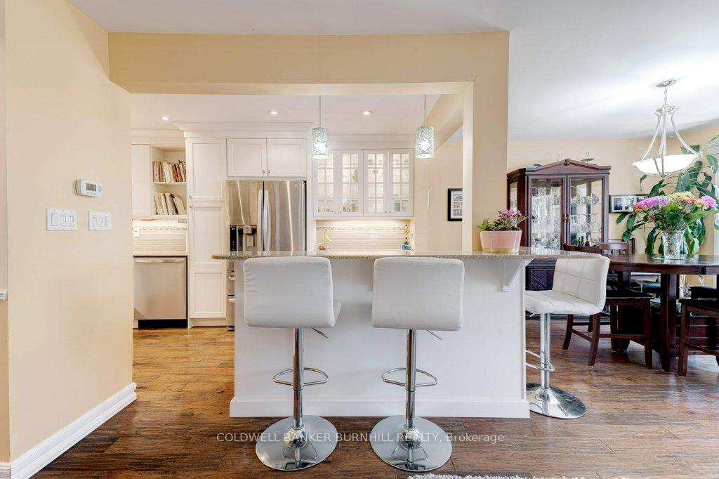 3 Bedrooms Condo at 2301 CAVENDISH,  Burlington For sale