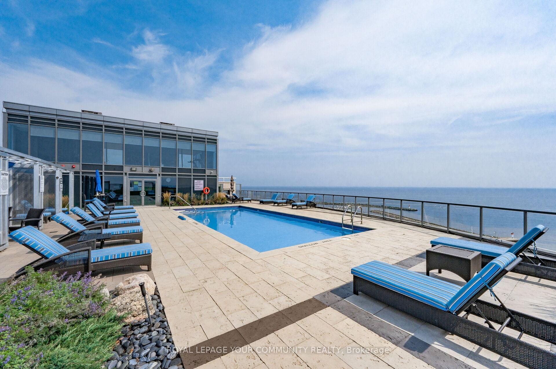 2 Bedrooms Condo at 11 Bronte,  Oakville For sale