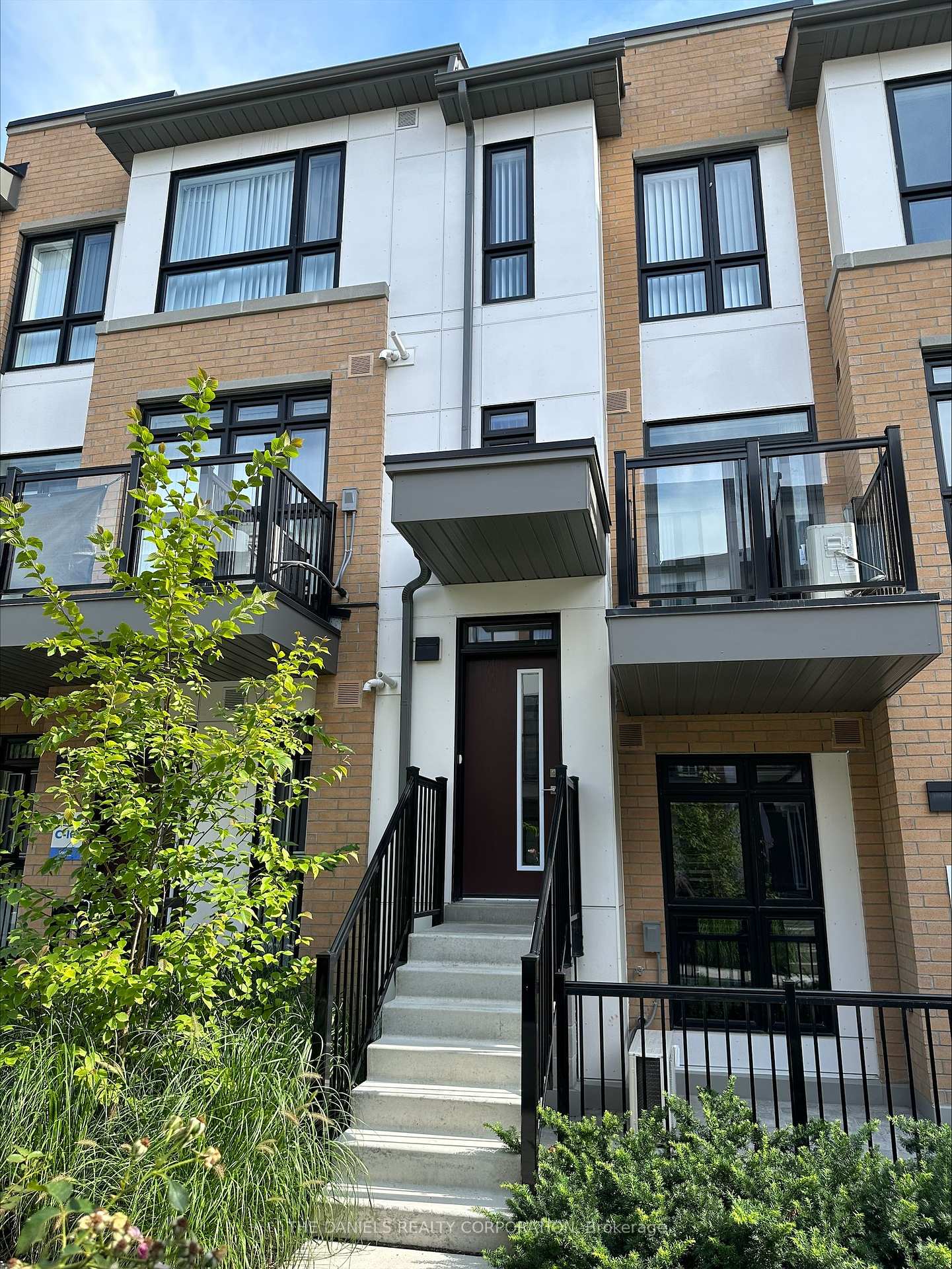 2 Bedrooms Condo at 140 Canon Jackson Dr,  Toronto For sale
