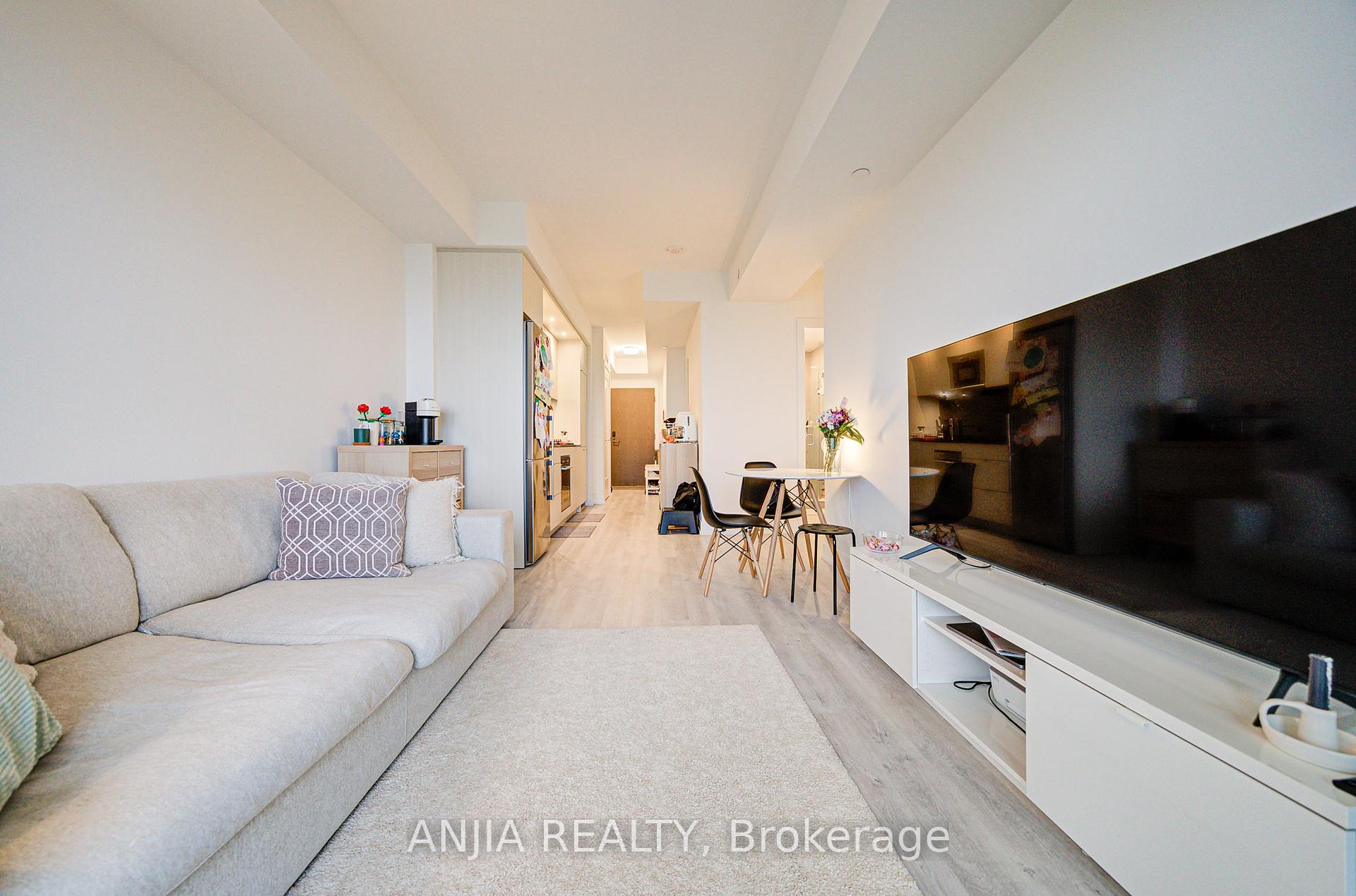 2 Bedrooms Condo at 30 Inn On The Park, Toronto For sale