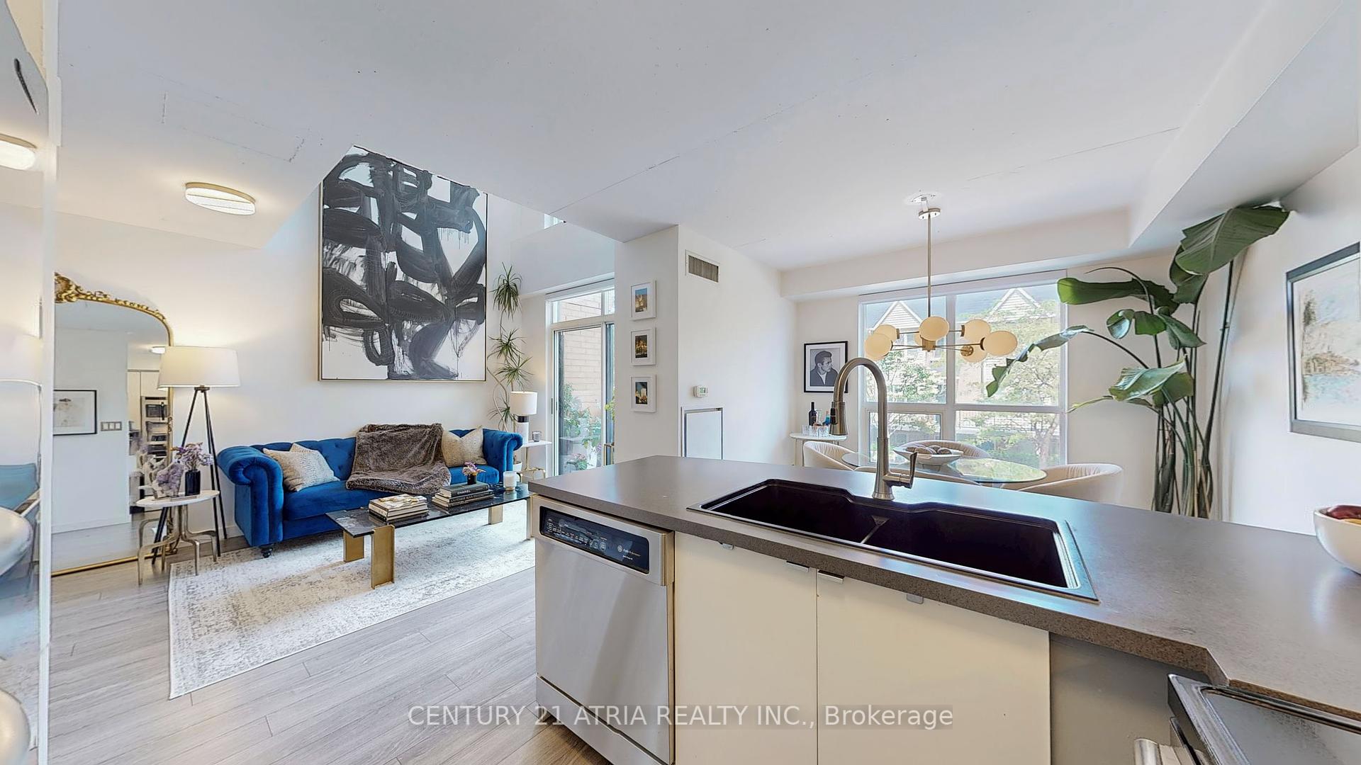 2 Bedrooms Condo at 800 King, Toronto For sale