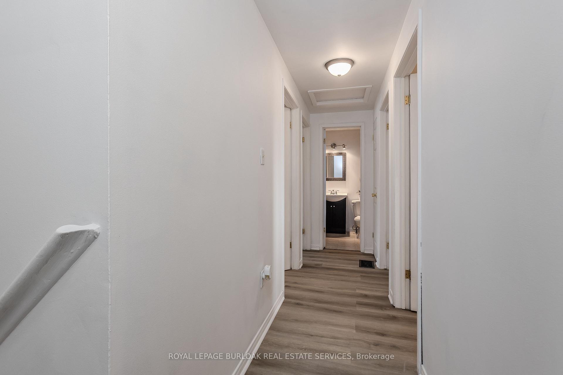 4 Bedrooms Condo at 25 Redbury, Hamilton For sale
