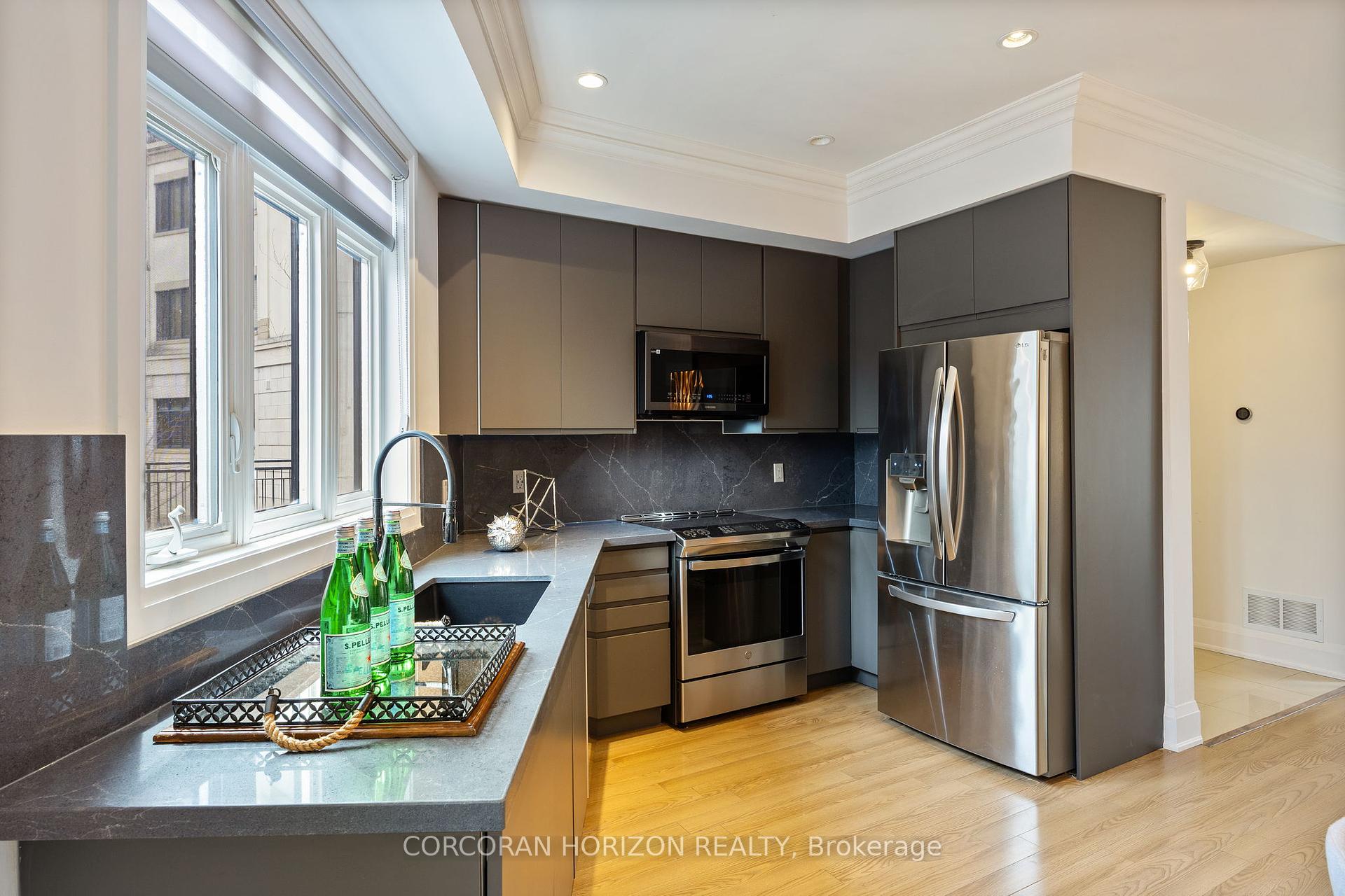 4 Bedrooms Condo at 9 Oakburn, Toronto For sale