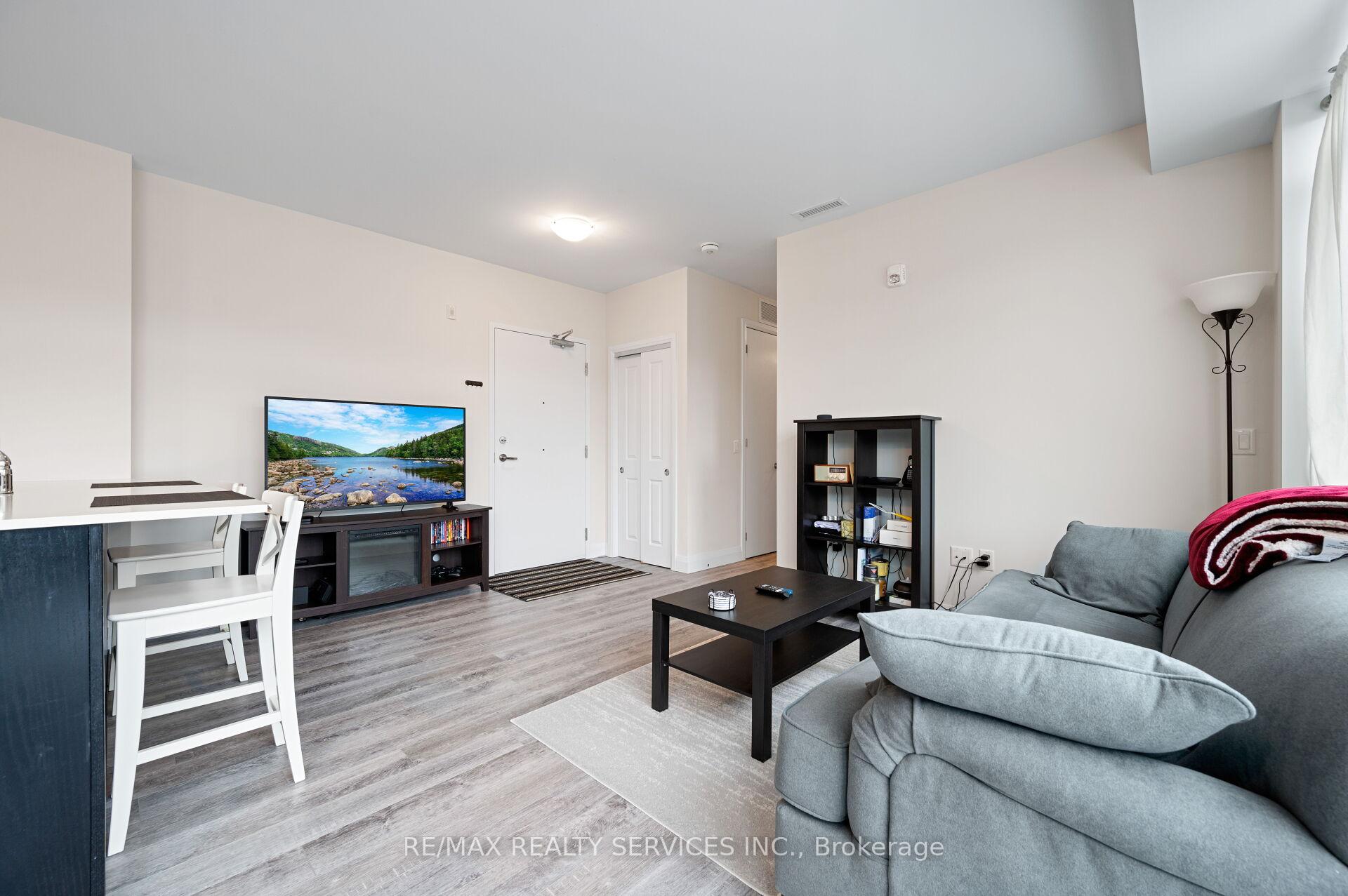2 Bedrooms Condo at 1 Redfern, Hamilton For sale