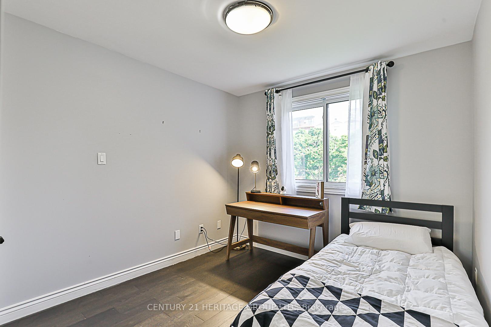 3 Bedrooms Condo at 4 Vale Carse,  Toronto For sale