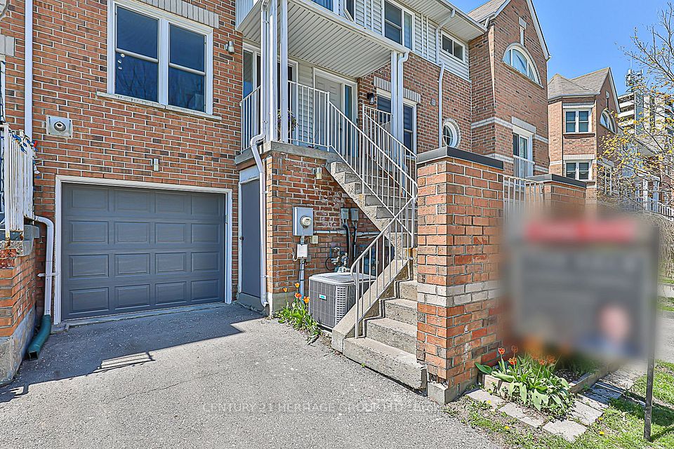 87 Brandy Lane Way, Newmarket, ON L3Y 8P7