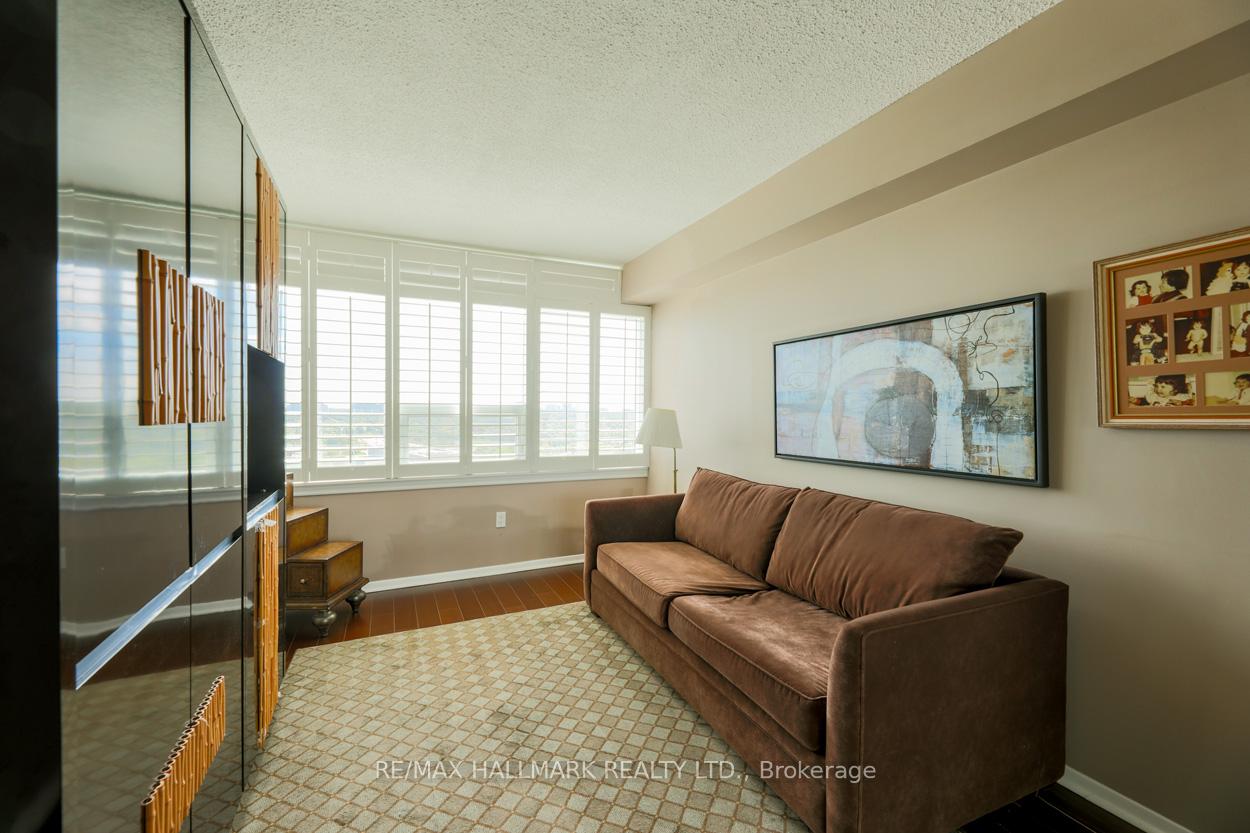 3 Bedrooms Condo at 55 Skymark, Toronto For sale