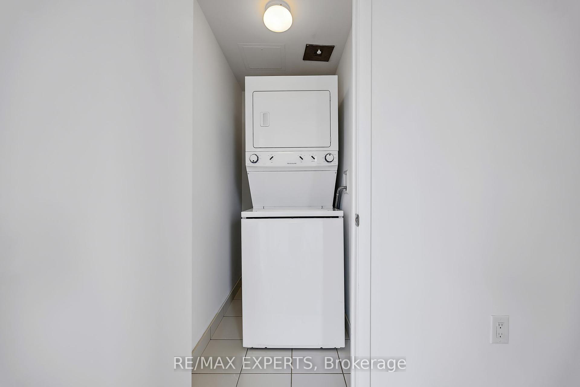 3 Bedrooms Condo at 36 Via Bagnato, Toronto For sale