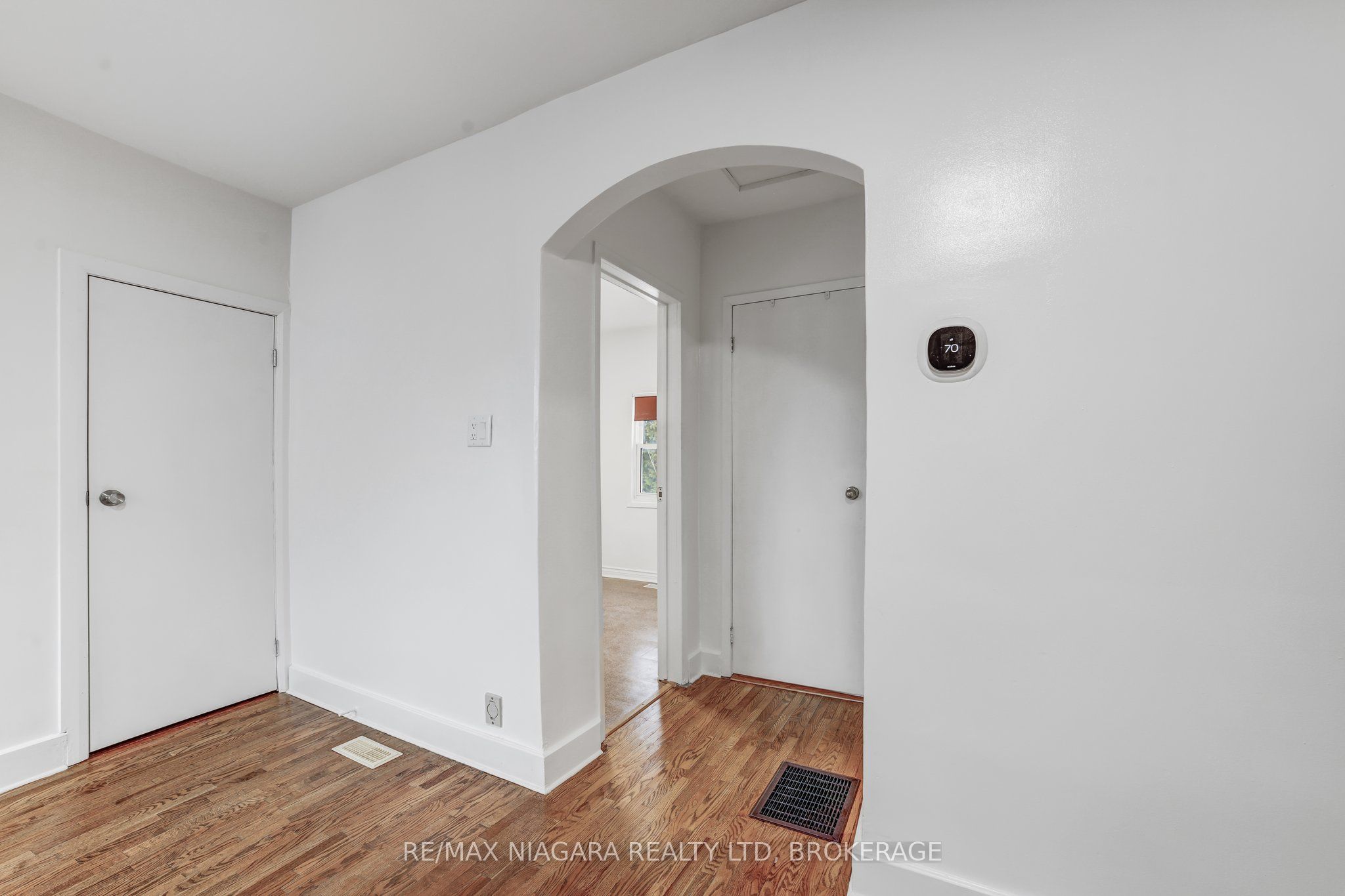 6704 Ailanthus Avenue #MAIN, Niagara Falls 217 - Arad/Fallsview