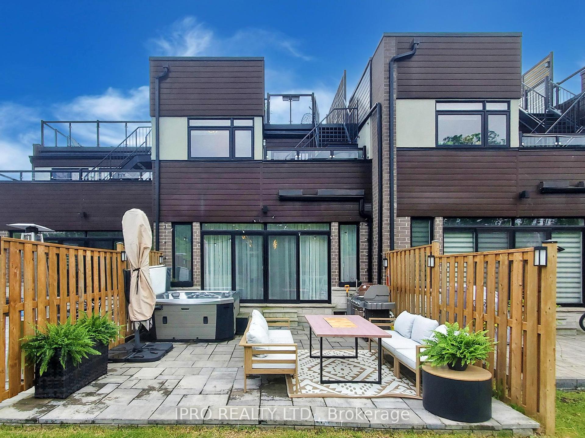 3 Bedrooms Condo at 35 Midhurst, Hamilton For sale