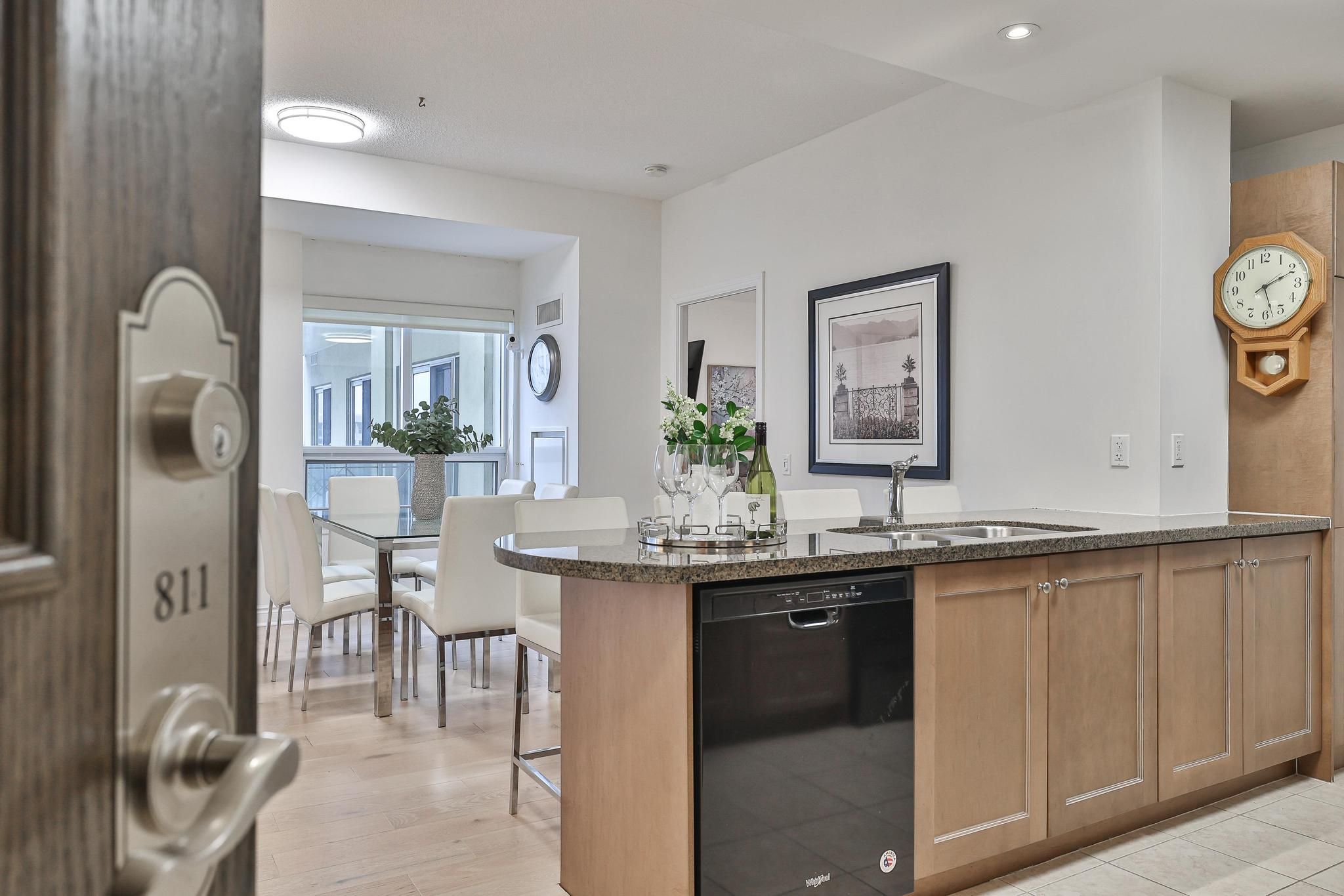12 Rean Drive 811
