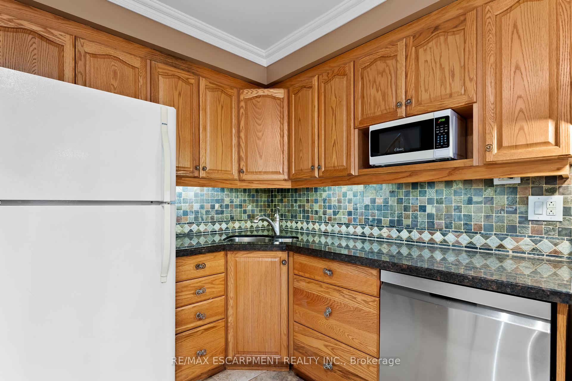 3 Bedrooms Condo at 79 Braeheid,  Hamilton For sale