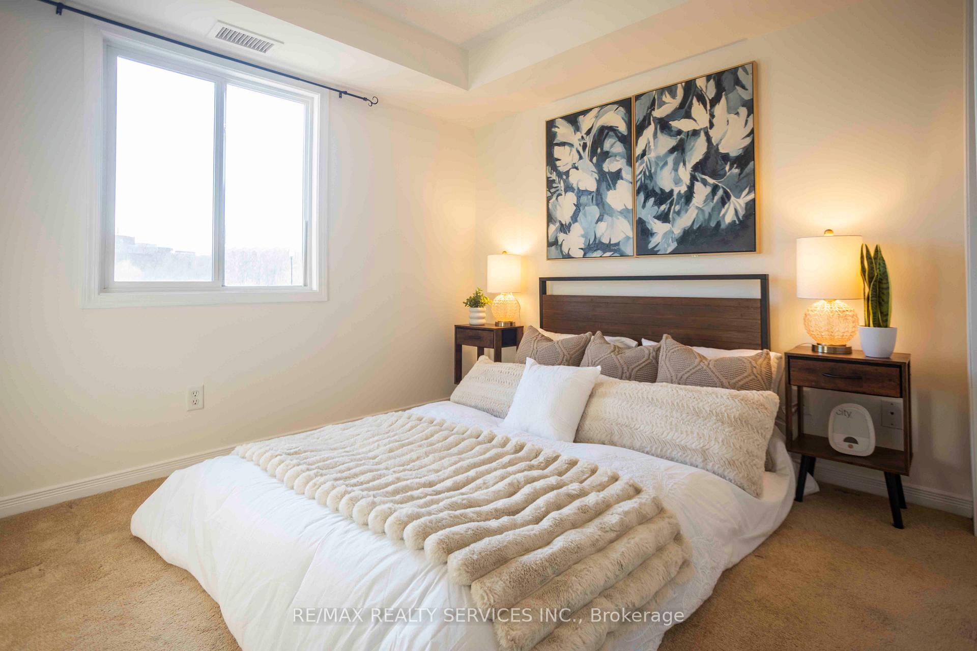 3 Bedrooms Condo at 684 Warden, Toronto For sale