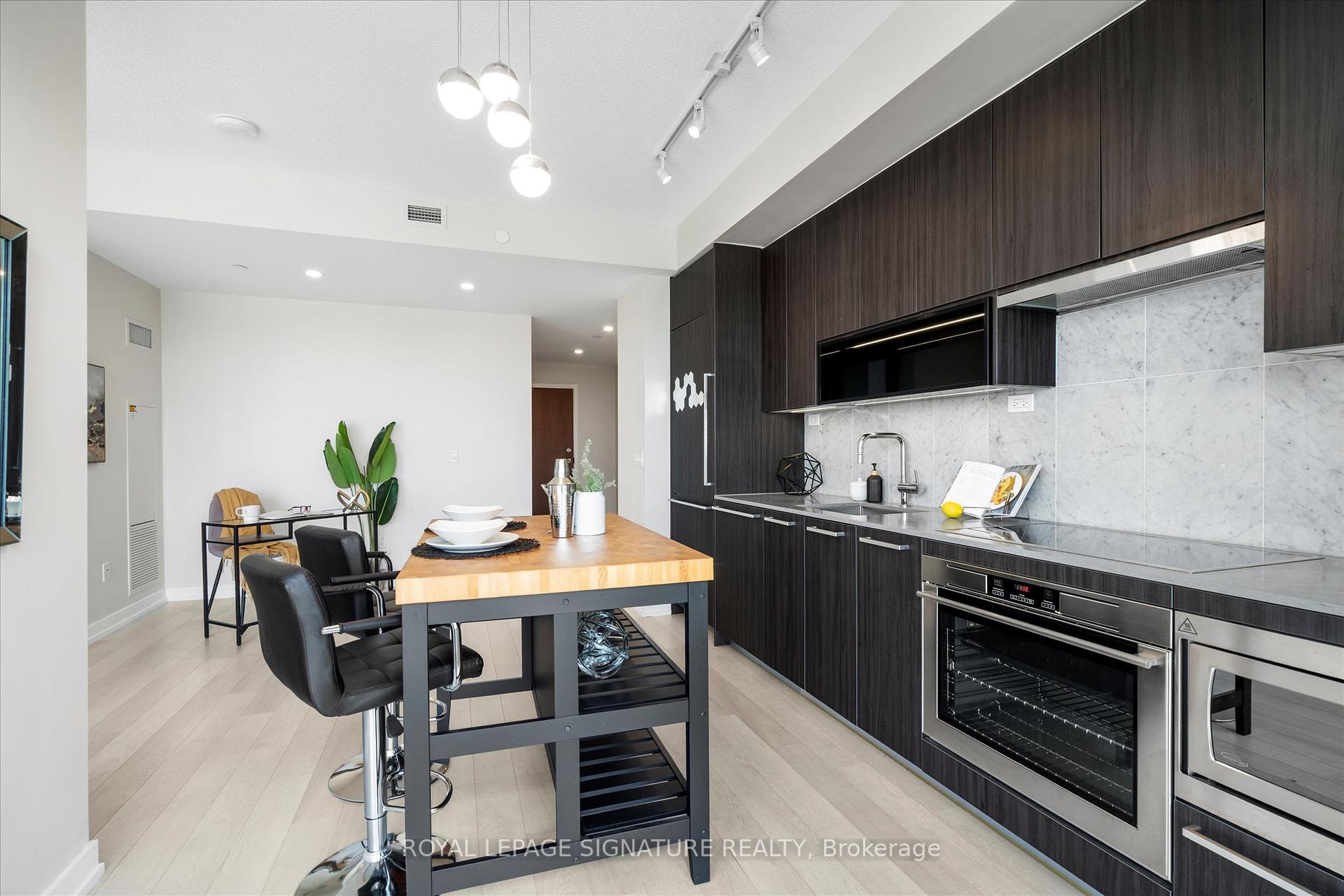2 Bedrooms Condo at 117 McMahon, Toronto For sale