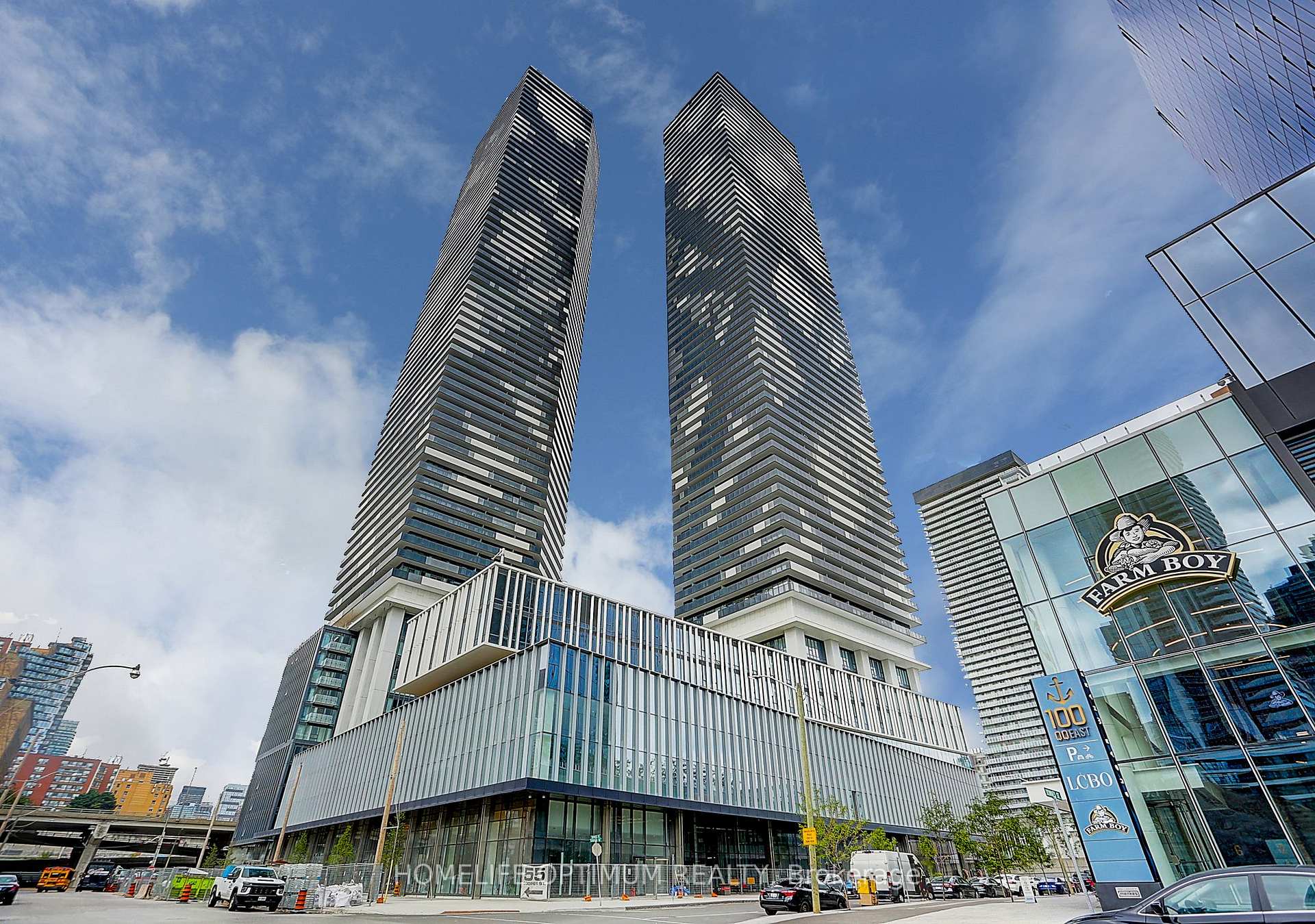 3 Bedrooms Condo at 55 Cooper, Toronto For sale