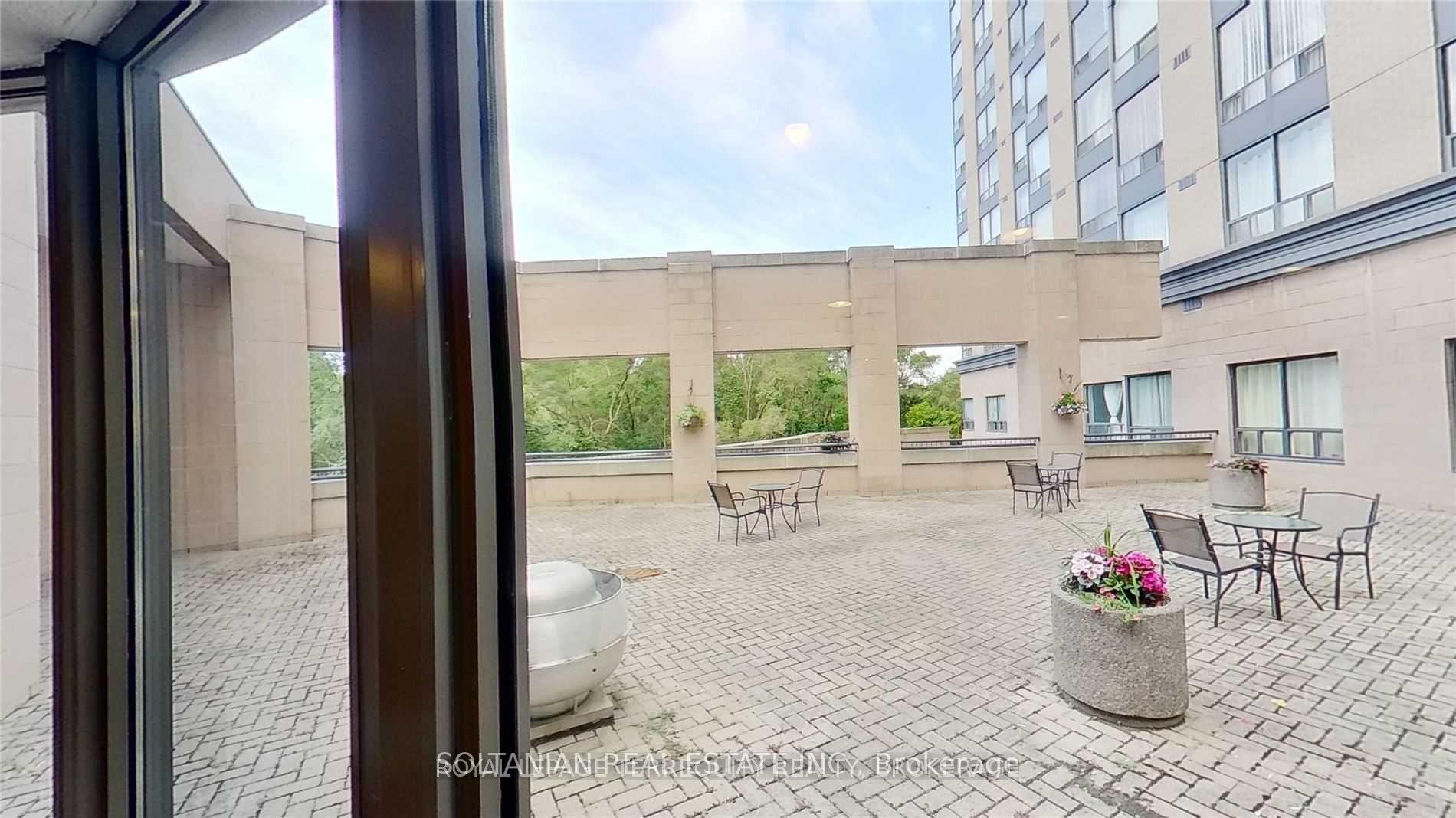 2 Bedrooms Condo at 1 Hickory Tree, Toronto For sale
