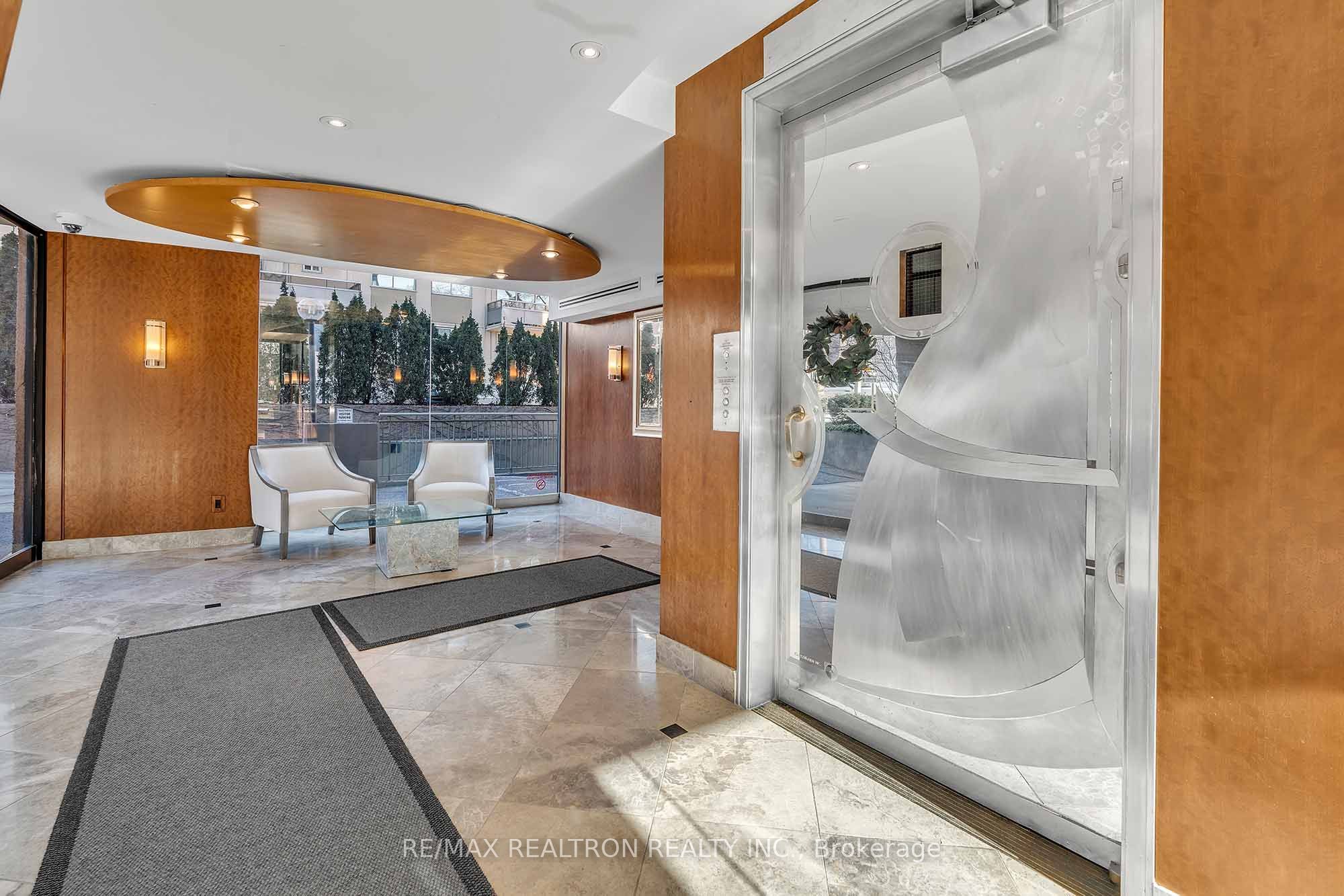 423 Avenue Road, #12