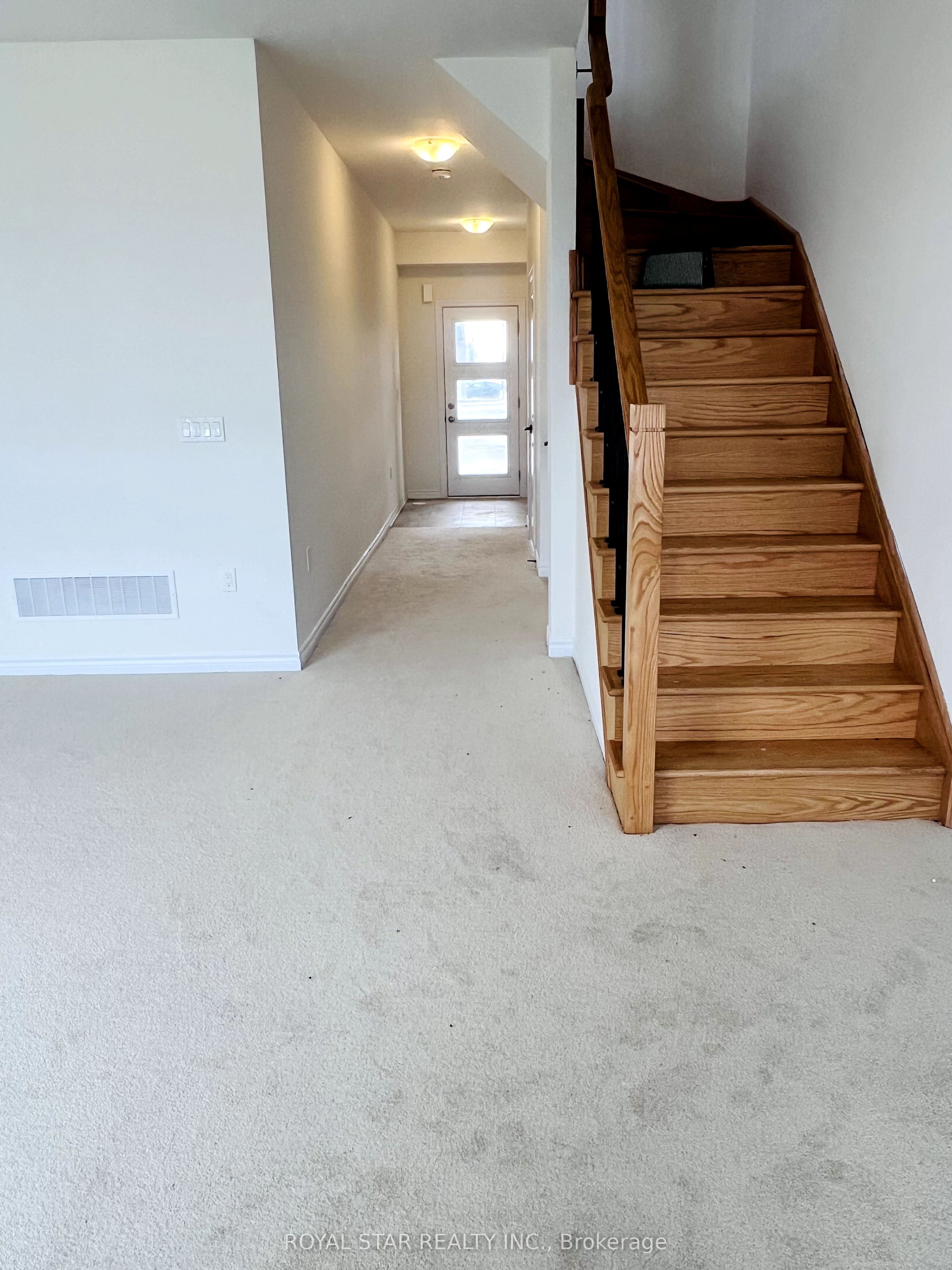 103 Inverary Crescent