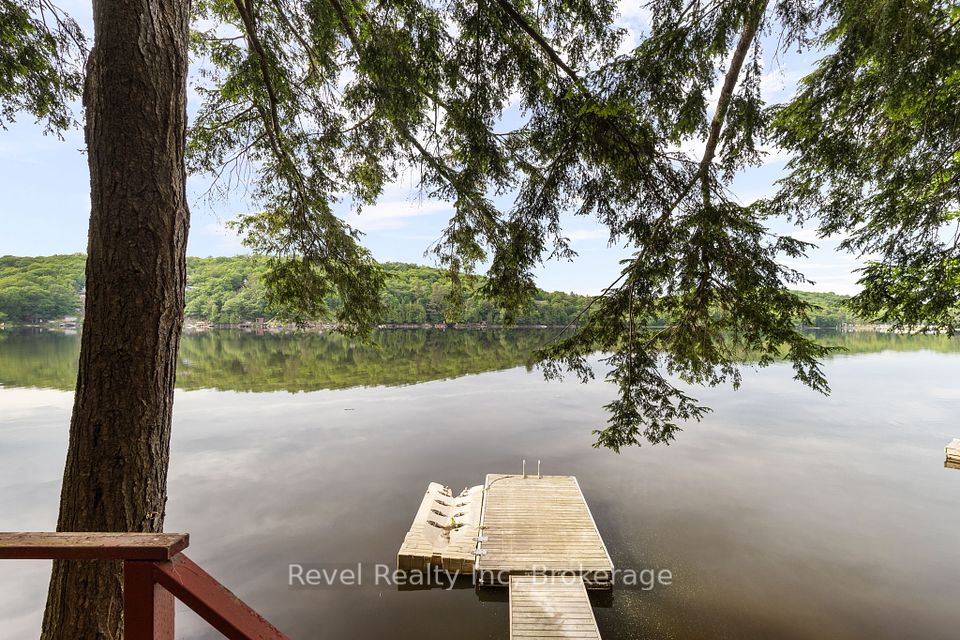 1096 Cowan Park
