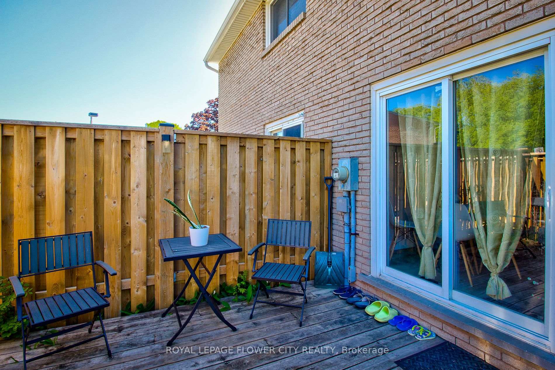 3 Bedrooms Condo at 151 Gateshead, Hamilton For sale