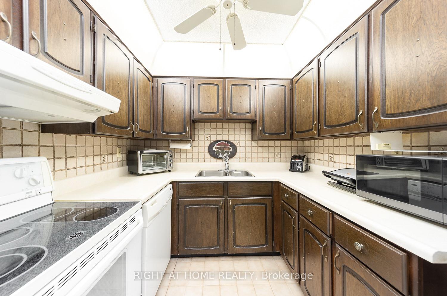 2 Bedrooms Condo at 296 Mill, Toronto For sale