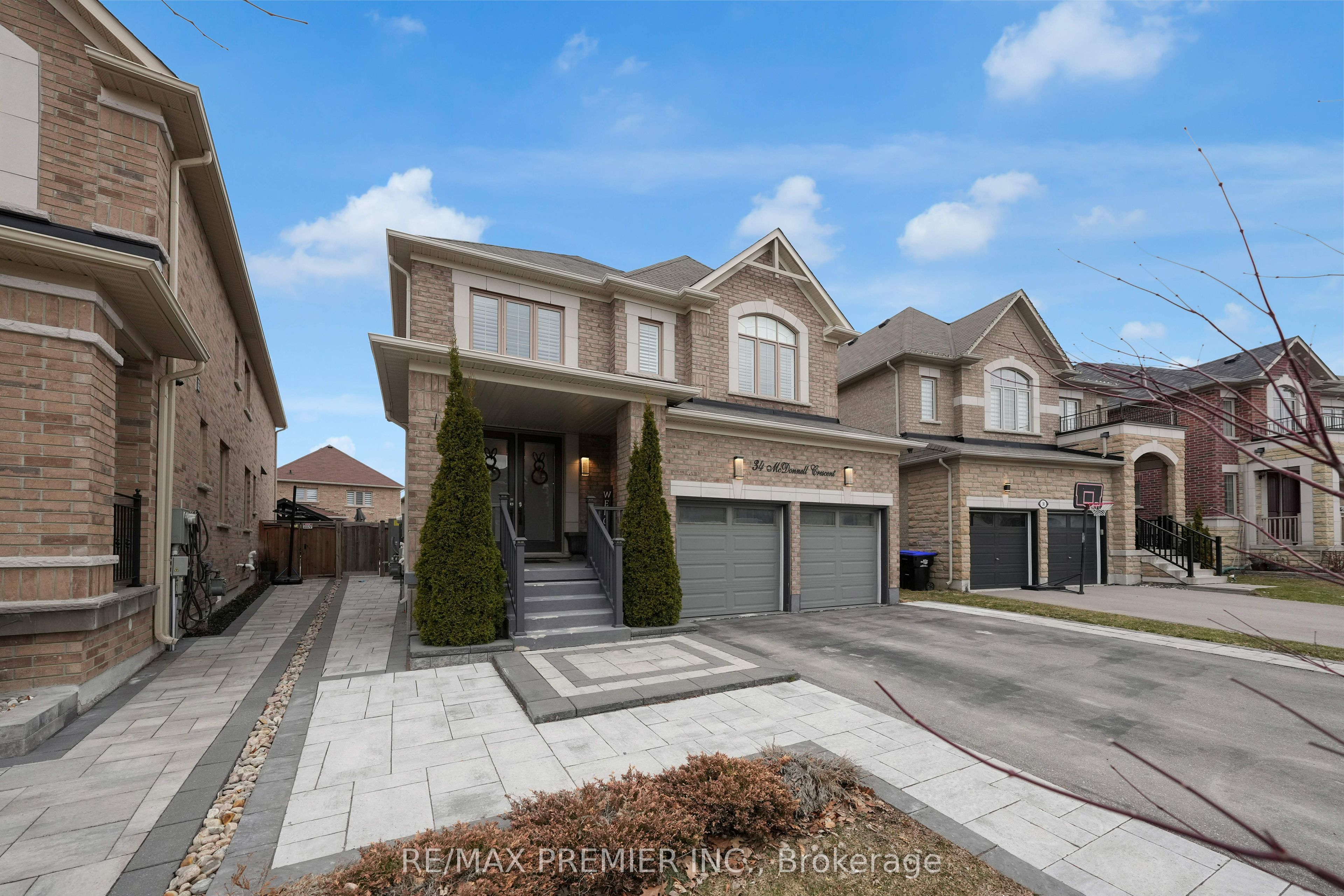 34 McDonnell Crescent, Bradford West Gwillimbury, ON L3Z 0S7