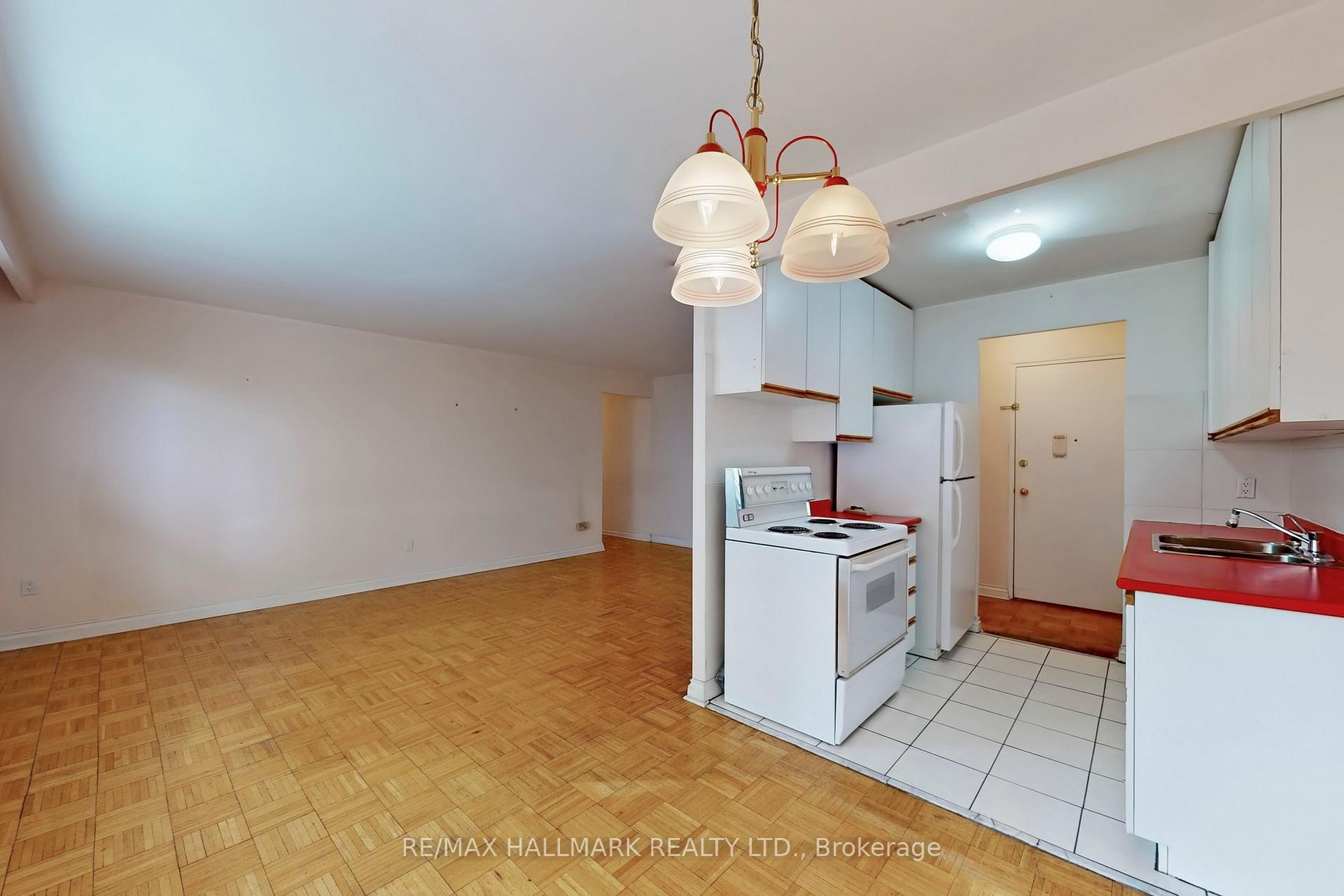 2 Bedrooms Condo at 50 Gulliver, Toronto For sale