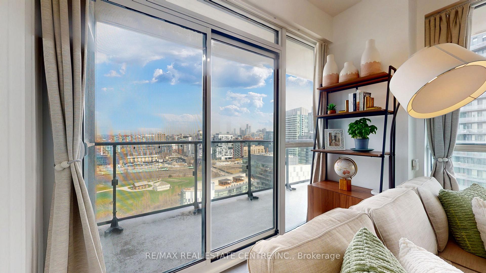 2 Bedrooms Condo at 38 Iannuzzi,  Toronto For sale