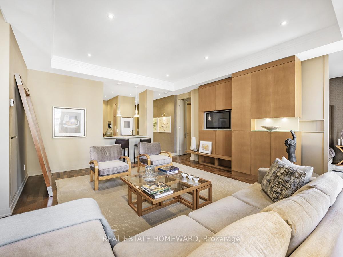 2 Bedrooms Condo at 48 St Clair, Toronto For sale