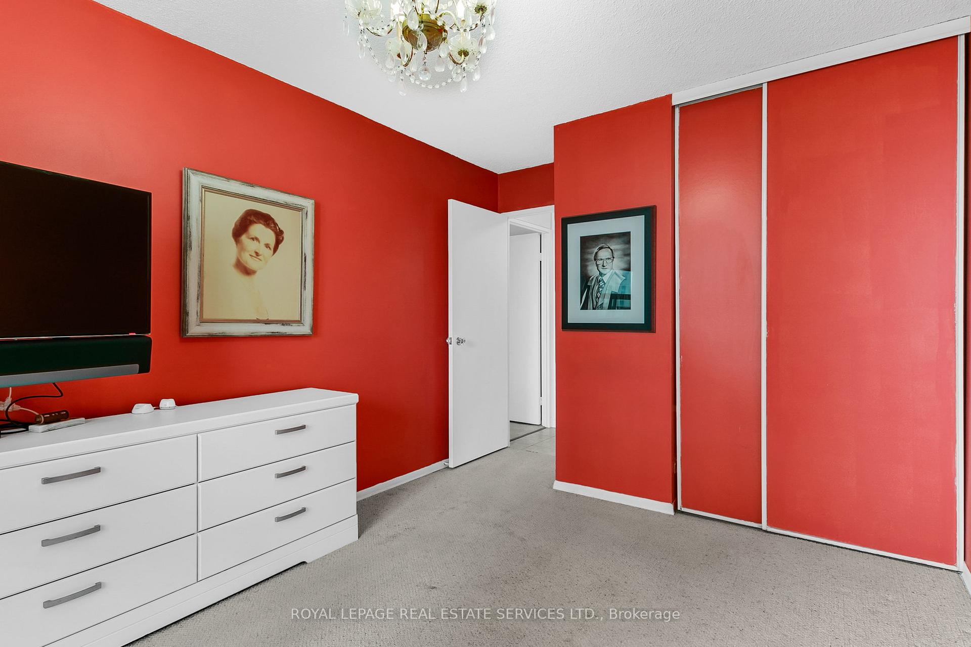 2 Bedrooms Condo at 50 Quebec, Toronto For sale