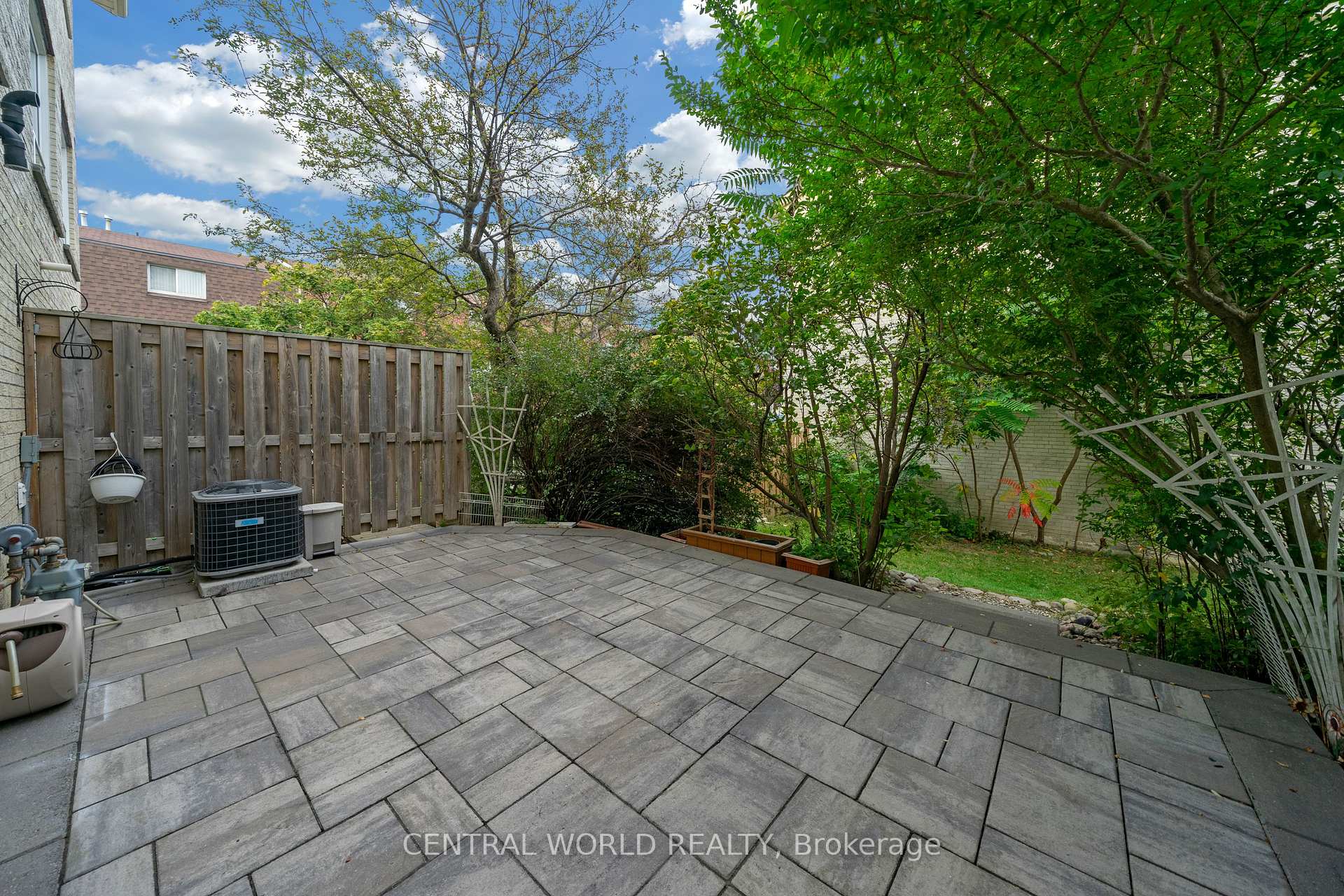 5 Bedrooms Condo at 21 Vega Starway,  Toronto For sale