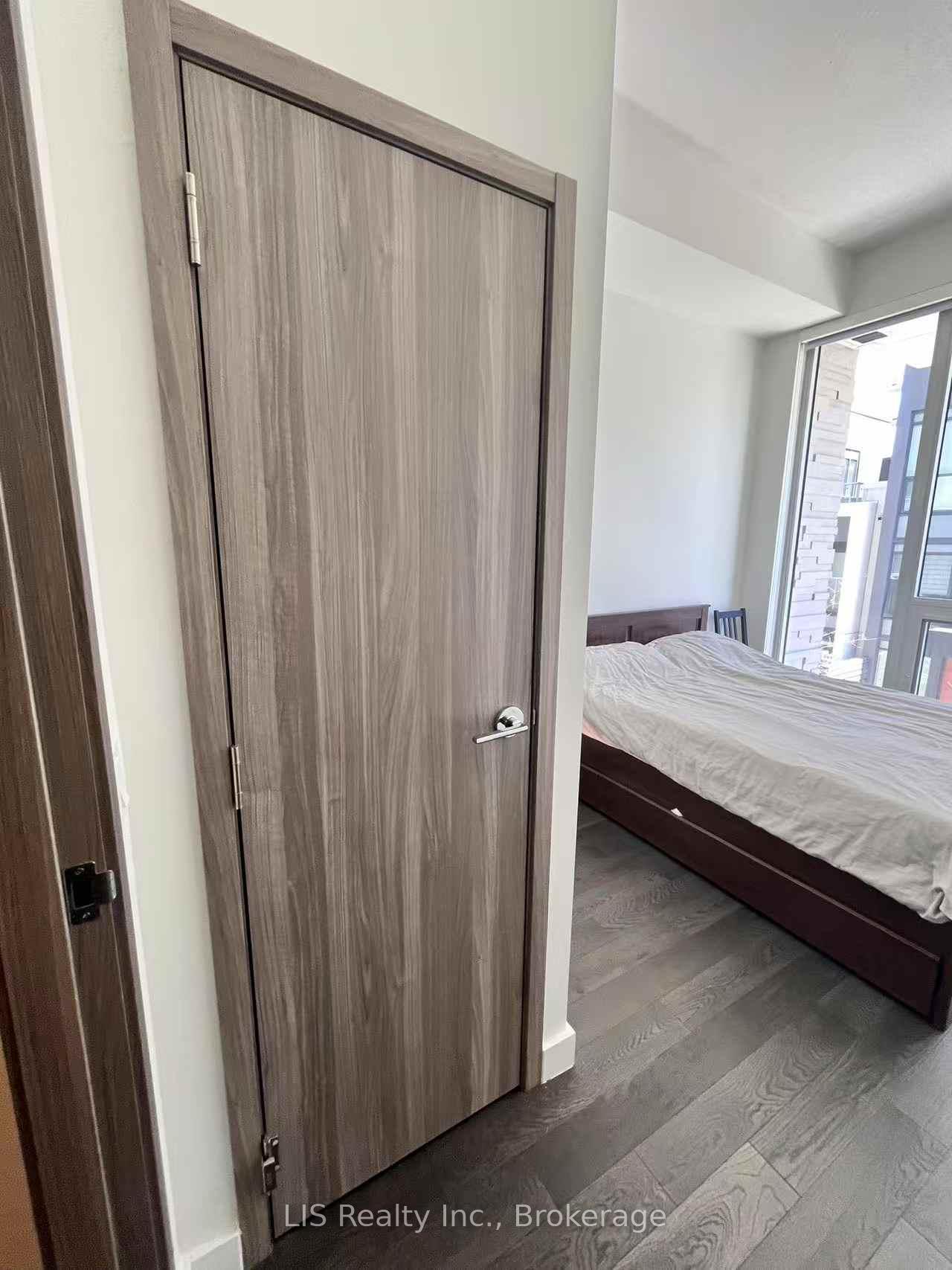 4 Bedrooms Condo at 95 Mcmahon,  Toronto For sale