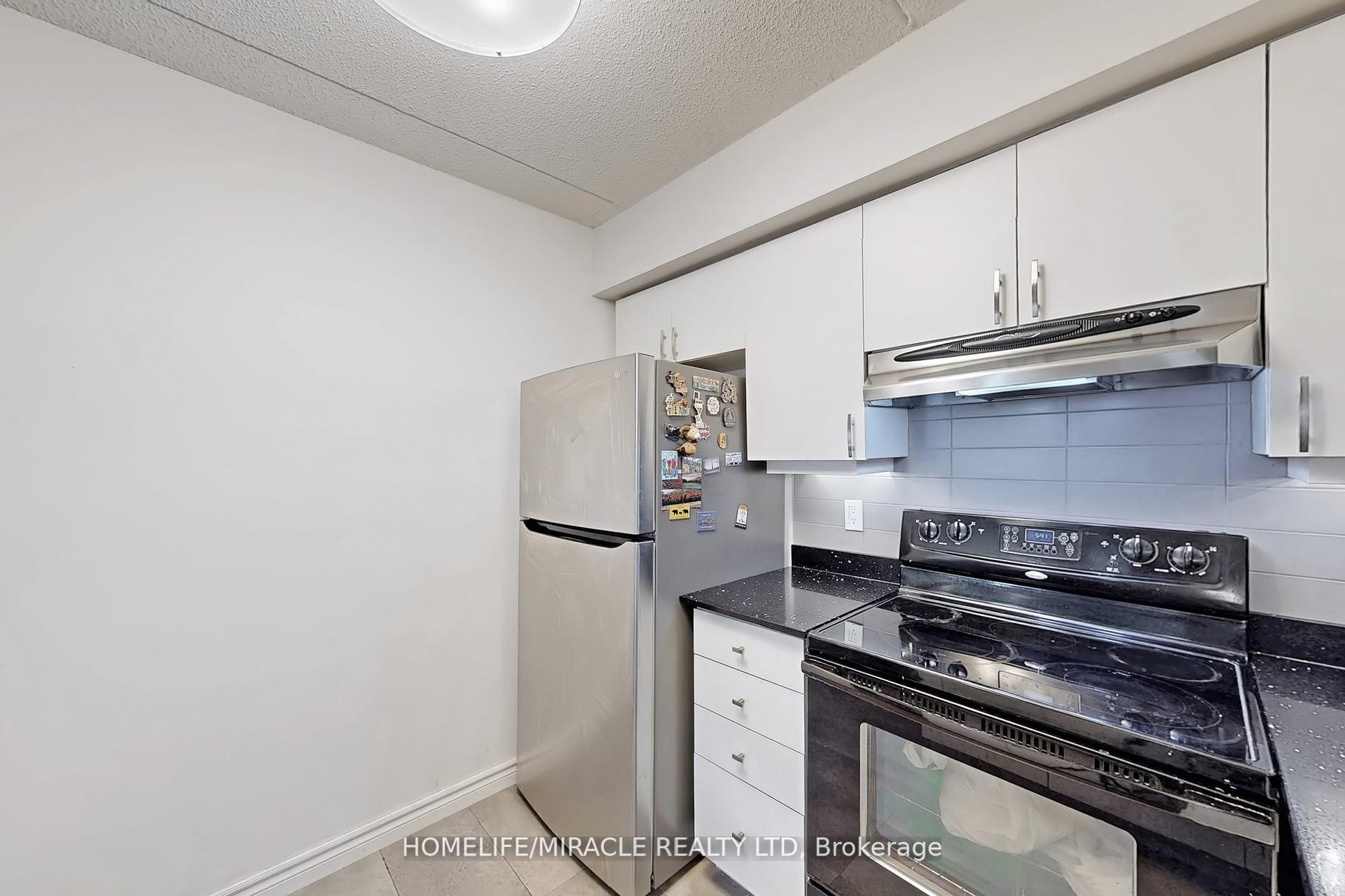 2 Bedrooms Condo at 1440 Bishops, Oakville For sale