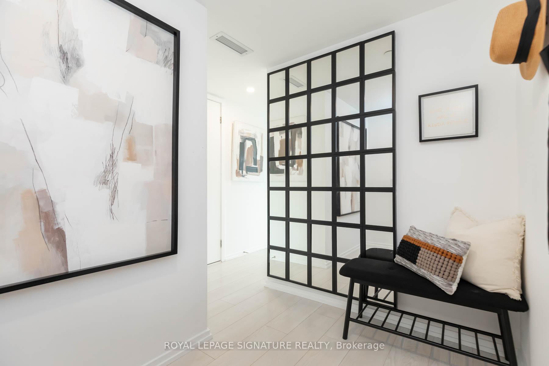 2 Bedrooms Condo at 8 Hillsdale, Toronto For sale