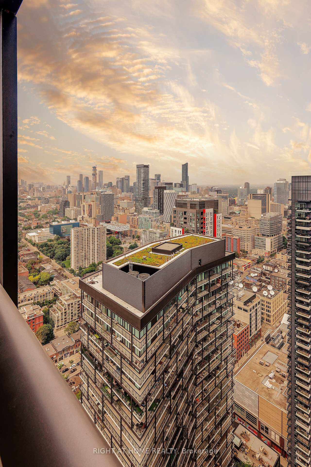 3 Bedrooms Condo at 108 Peter, Toronto For sale