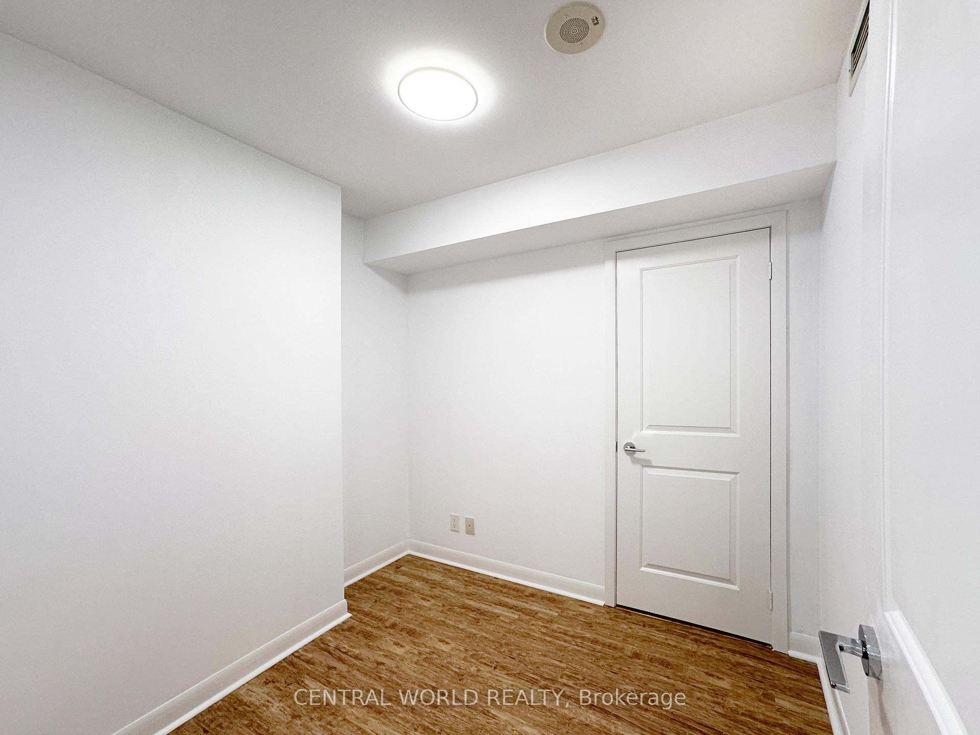 2 Bedrooms Condo at 25 Town Centre,  Toronto For sale