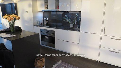 2 Bedrooms Condo at 1 Bloor, Toronto For sale