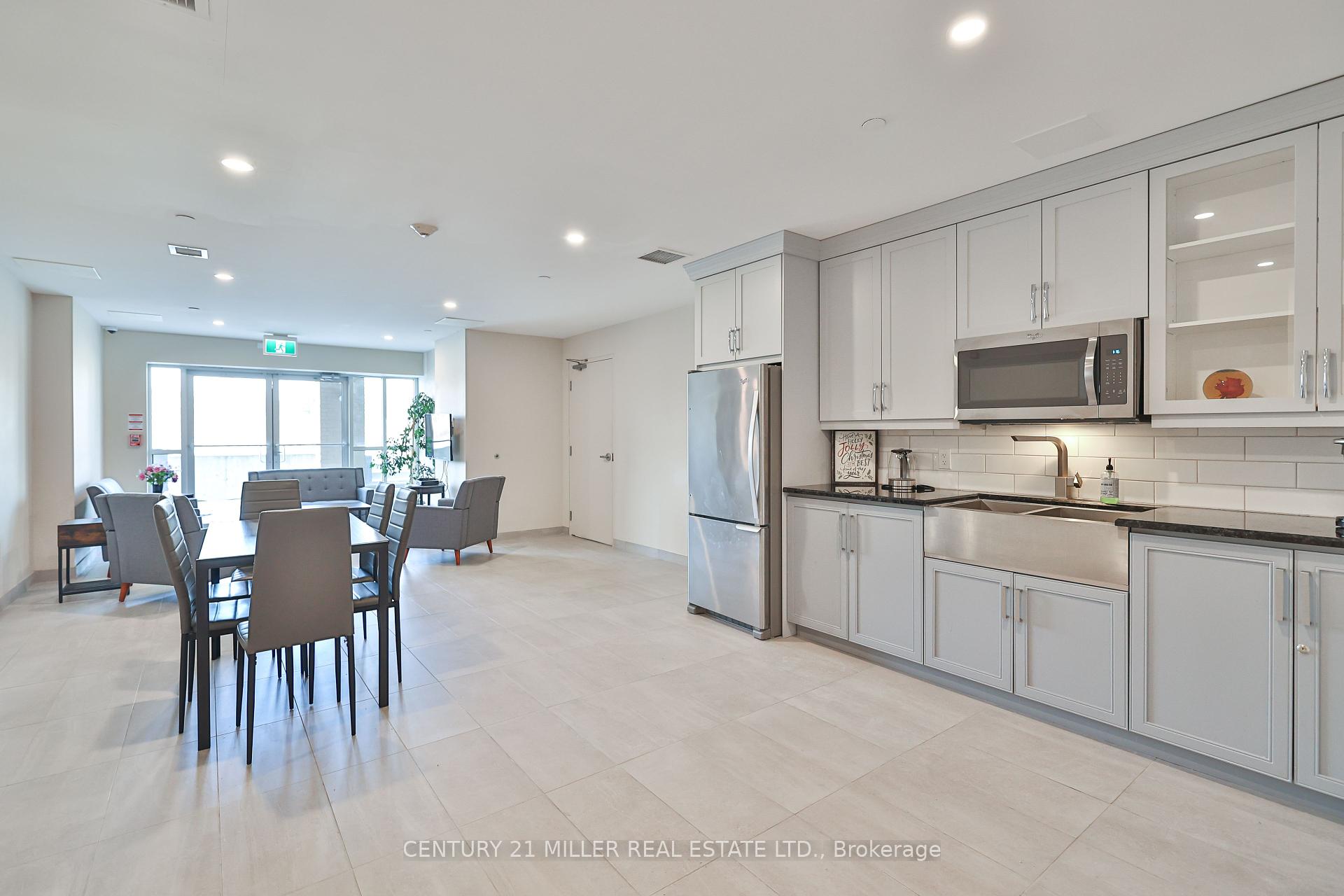 2 Bedrooms Condo at 4040 Upper Middle, Burlington For sale