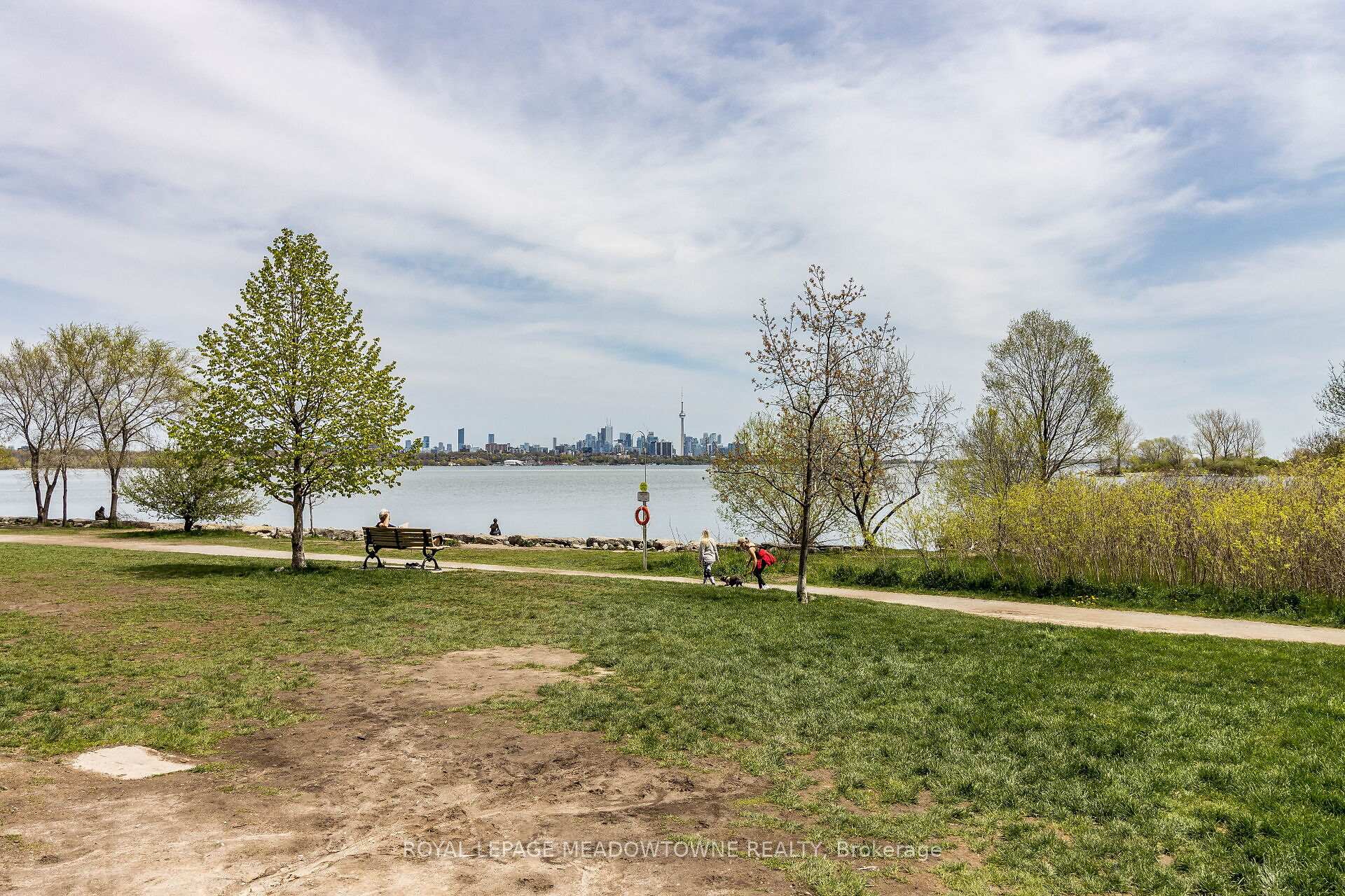 2 Bedrooms Condo at 110 Marine Parade, Toronto For sale