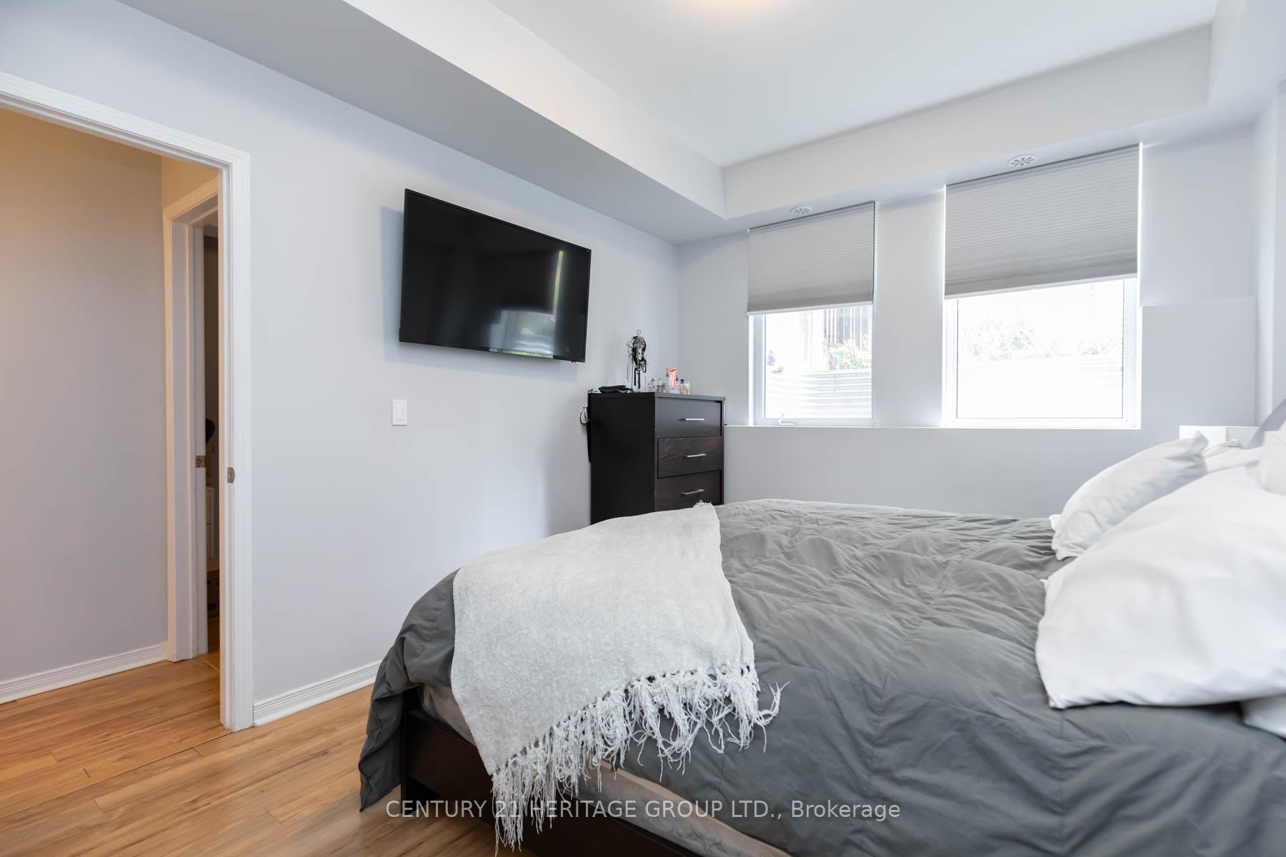 2 Bedrooms Condo at 68 Winston Park, Toronto For sale