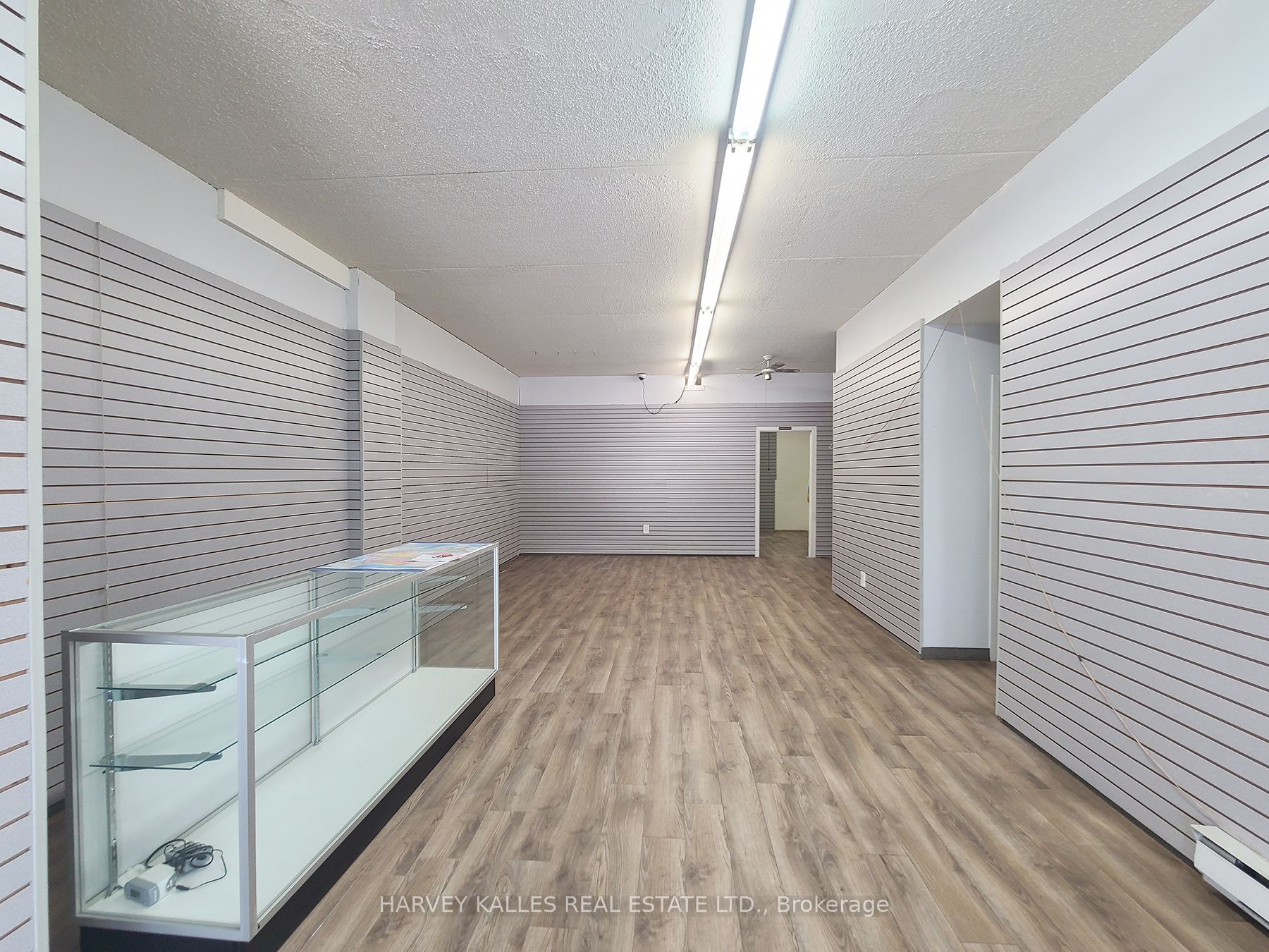 3819 Lake Shore Boulevard W 7