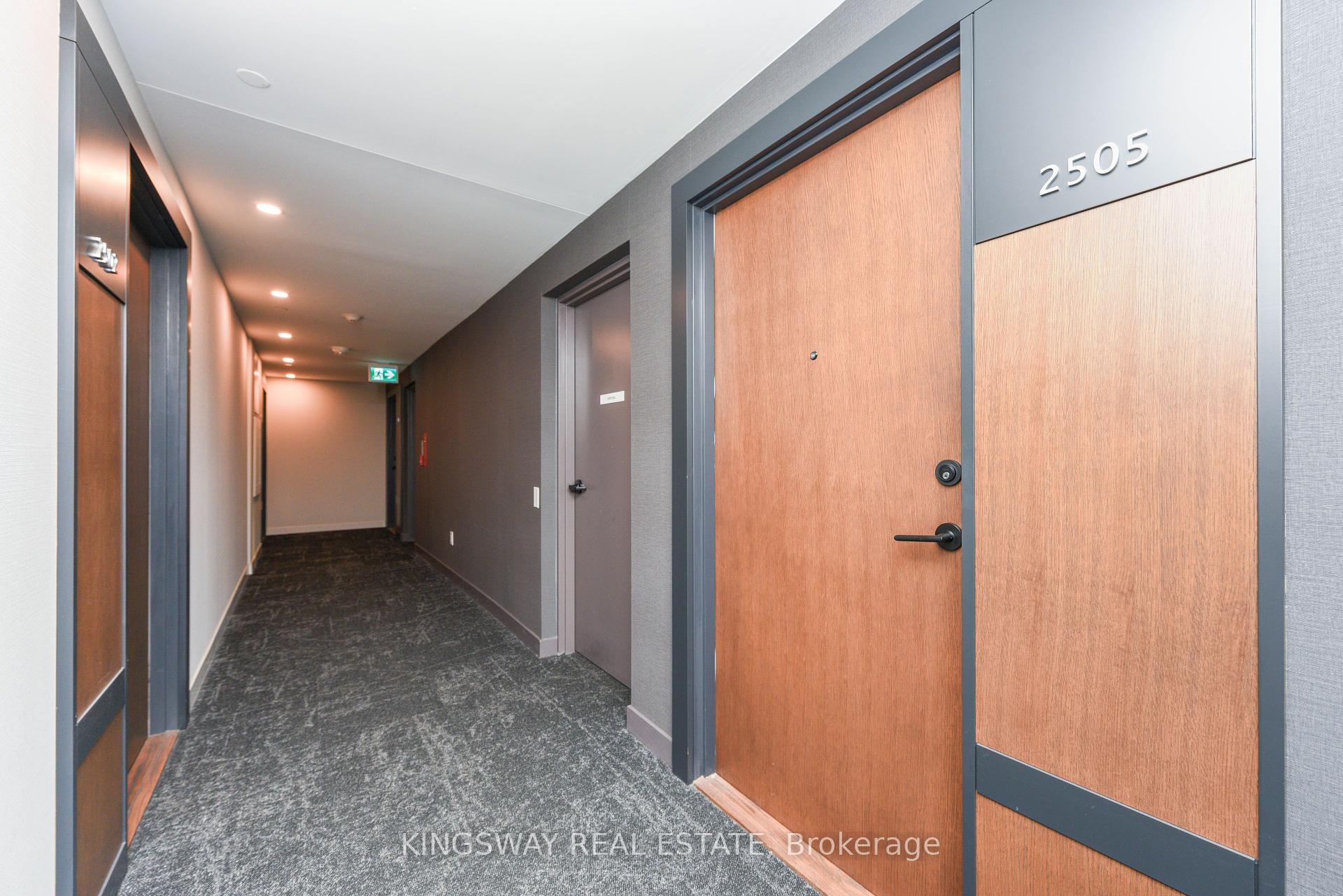 2 Bedrooms Condo at 4065 Confederation, Mississauga For sale