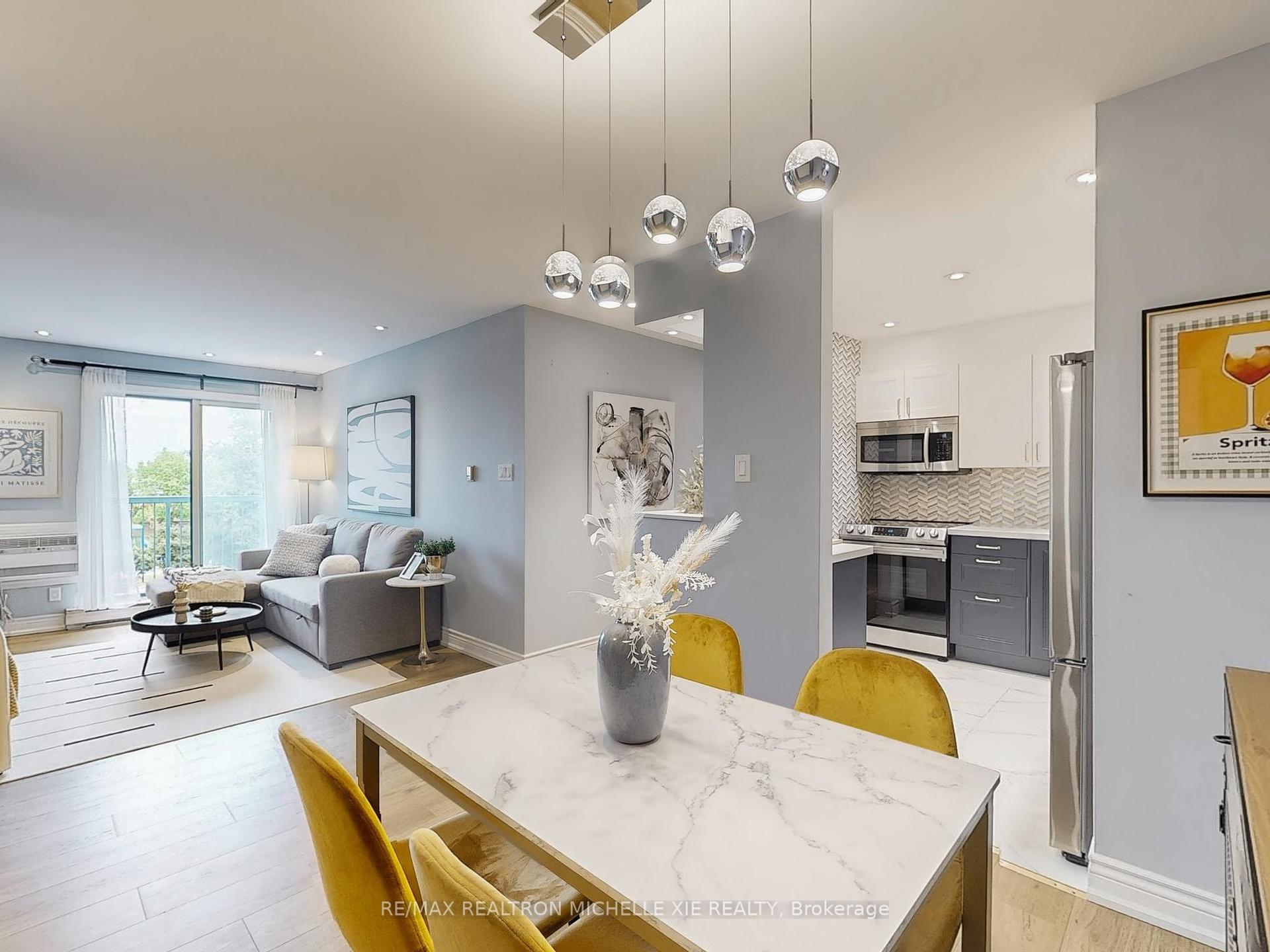 2 Bedrooms Condo at 65 Trailwood, Mississauga For sale